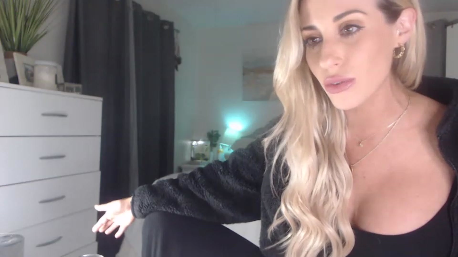 Gallery image thumbnail from Queen_bambii's myfreecams stream on, 02/24/2023, 09:25 image 19 of 20