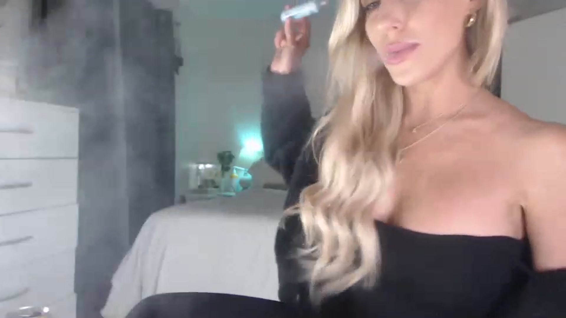 Gallery image thumbnail from Queen_bambii's myfreecams stream on, 02/24/2023, 09:25 image 12 of 20