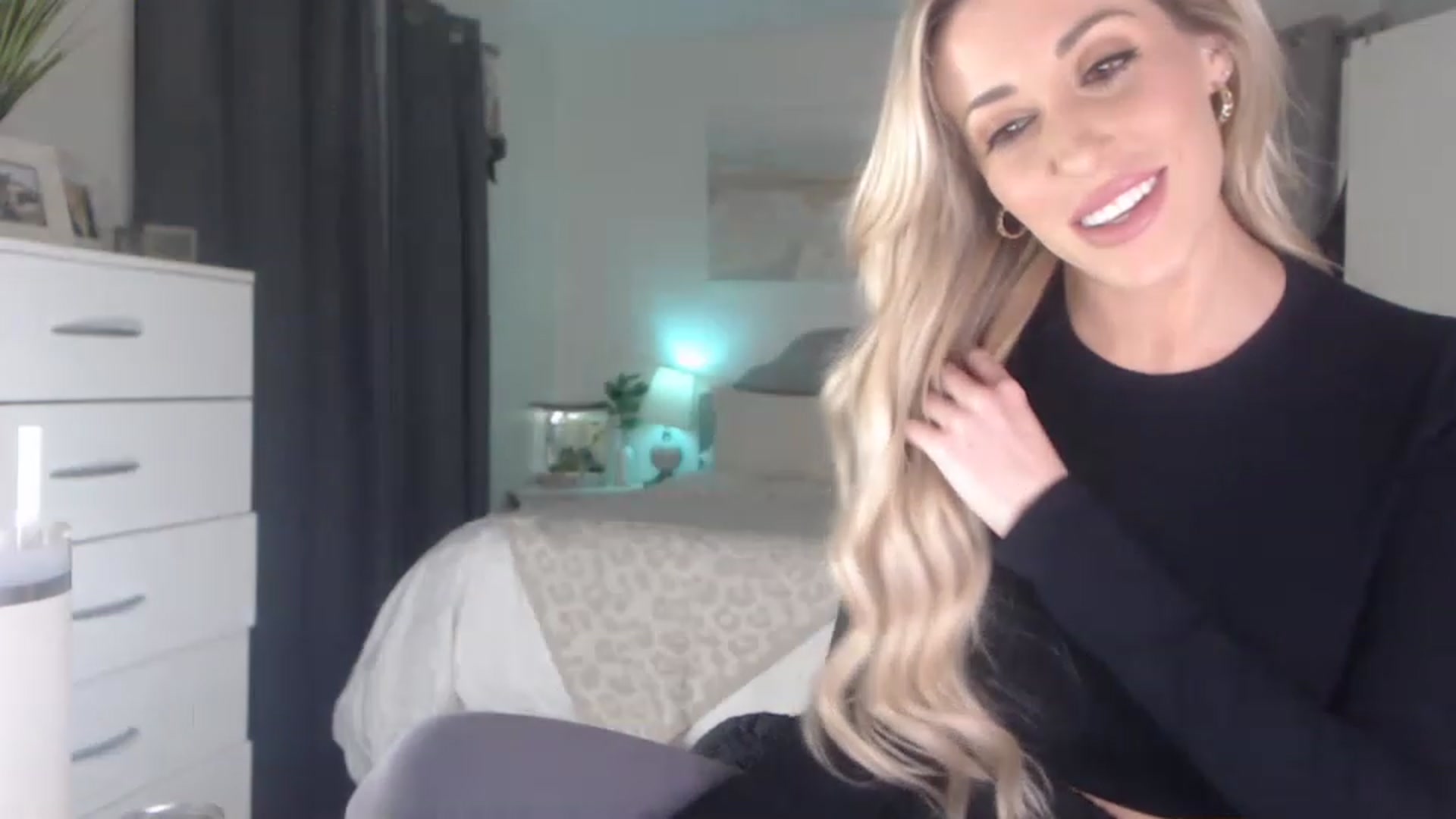 Gallery image thumbnail from Queen_bambii's myfreecams stream on, 02/28/2023, 07:03 image 7 of 20