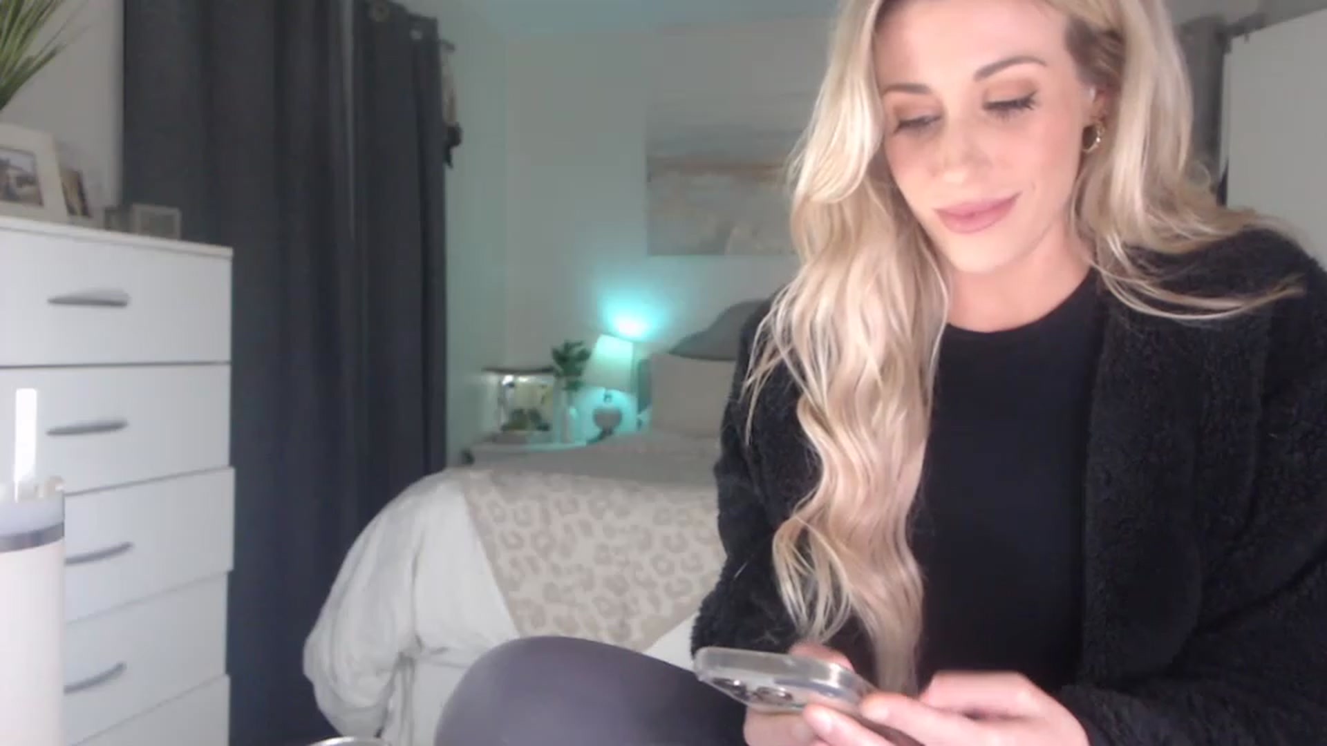 Gallery image thumbnail from Queen_bambii's myfreecams stream on, 02/28/2023, 07:03 image 10 of 20