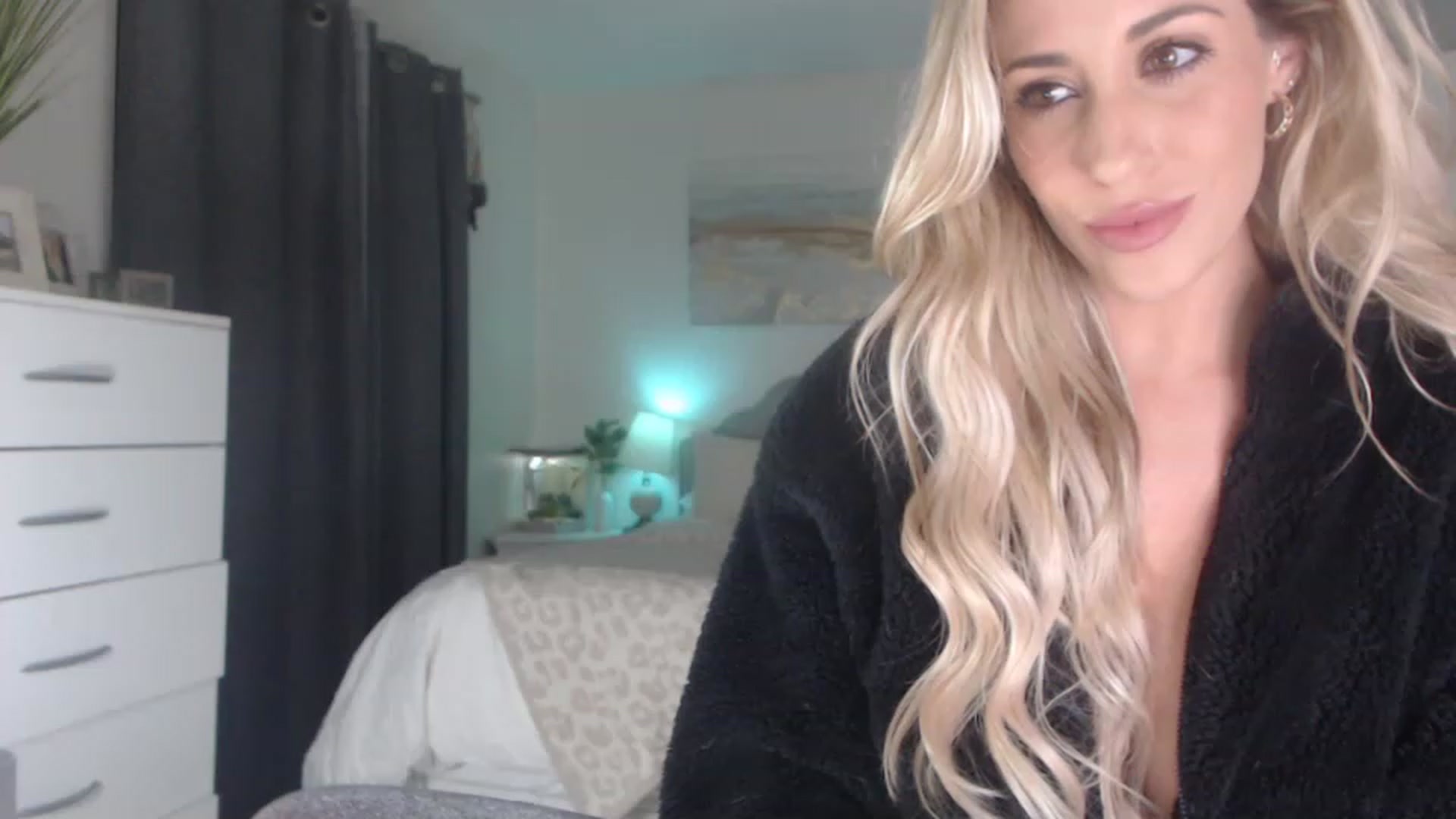 Gallery image thumbnail from Queen_bambii's myfreecams stream on, 02/28/2023, 07:03 image 20 of 20