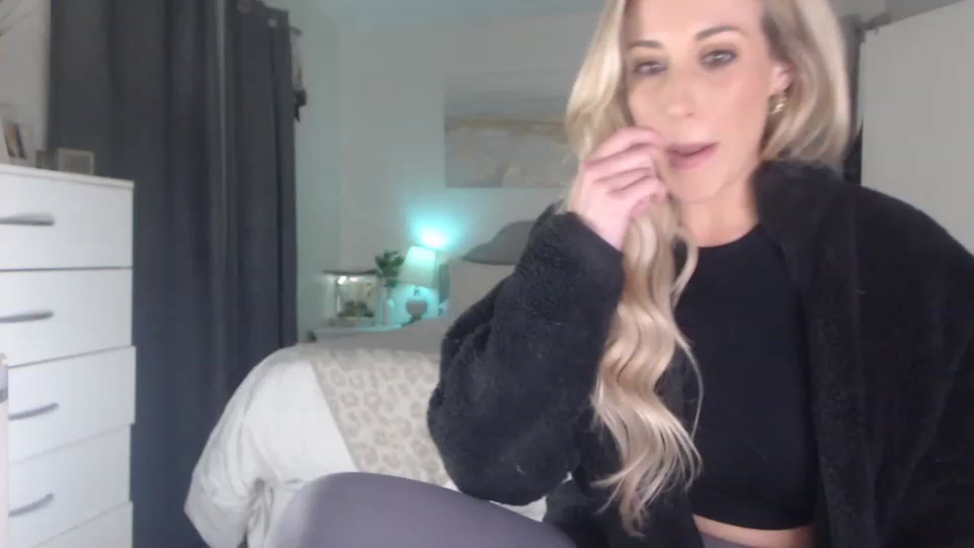 Gallery image thumbnail from Queen_bambii's myfreecams stream on, 02/28/2023, 07:03 image 2 of 20