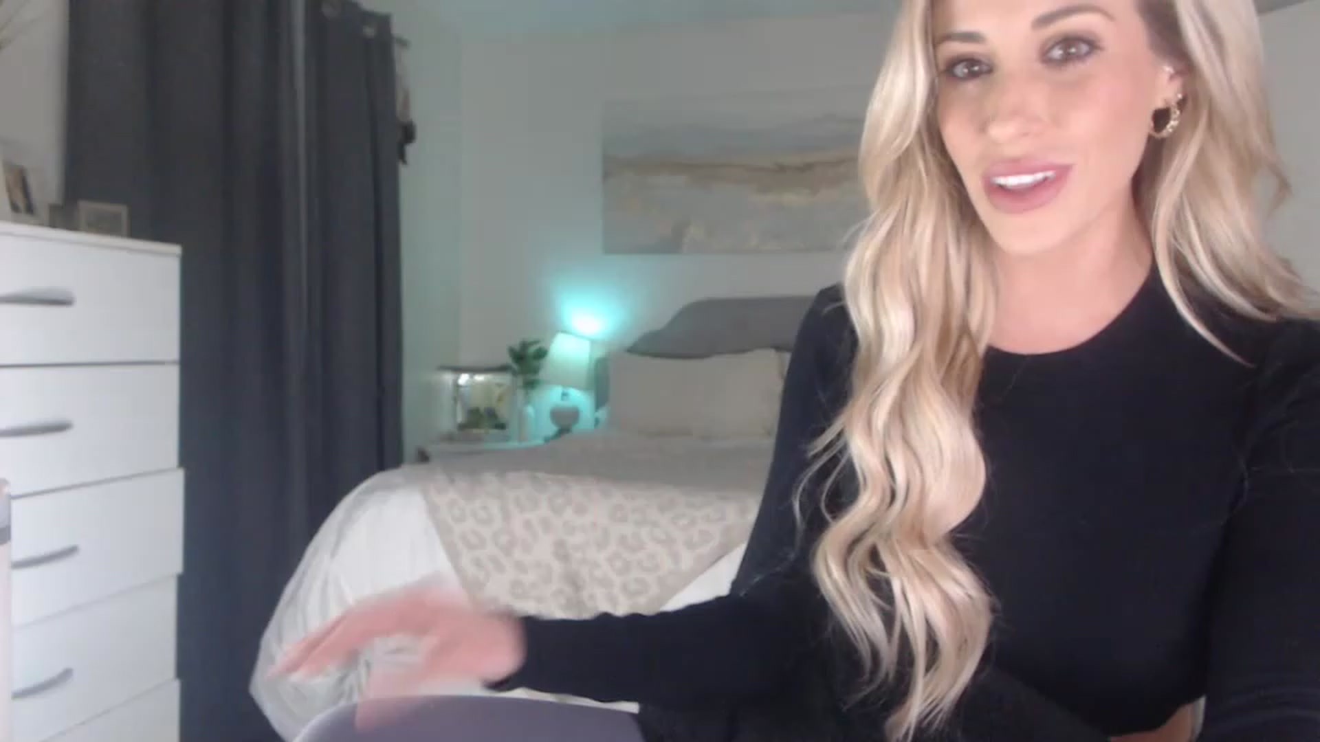 Gallery image thumbnail from Queen_bambii's myfreecams stream on, 02/28/2023, 07:03 image 1 of 20