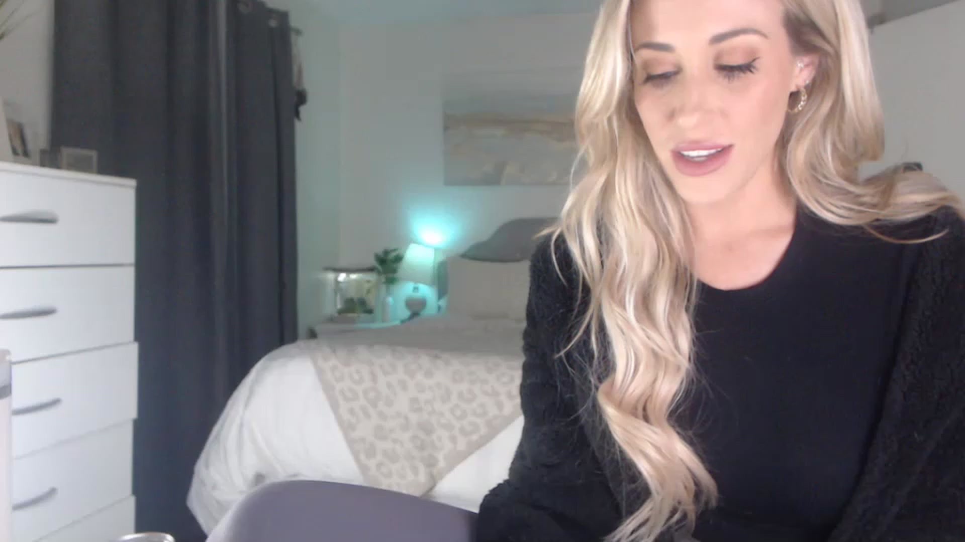 Gallery image thumbnail from Queen_bambii's myfreecams stream on, 02/28/2023, 07:03 image 3 of 20