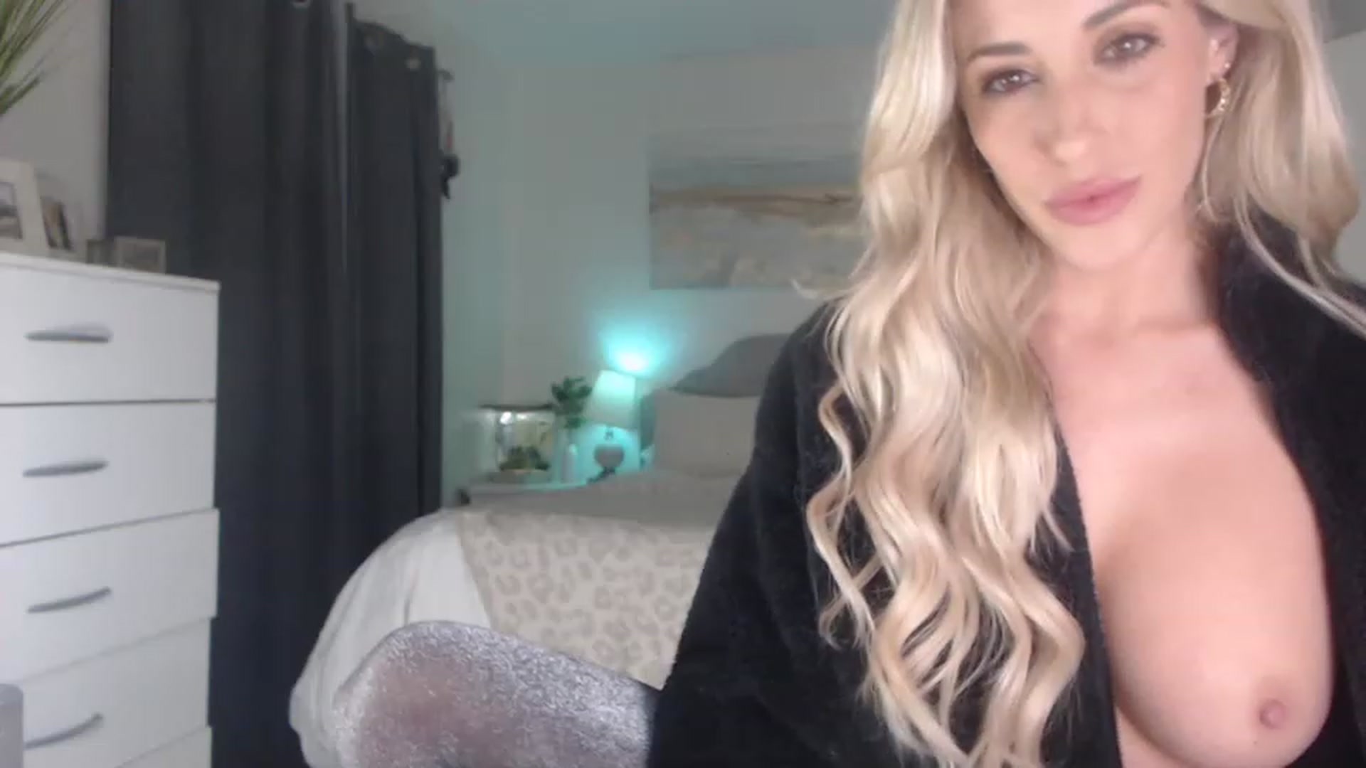 Gallery image thumbnail from Queen_bambii's myfreecams stream on, 02/28/2023, 07:03 image 17 of 20