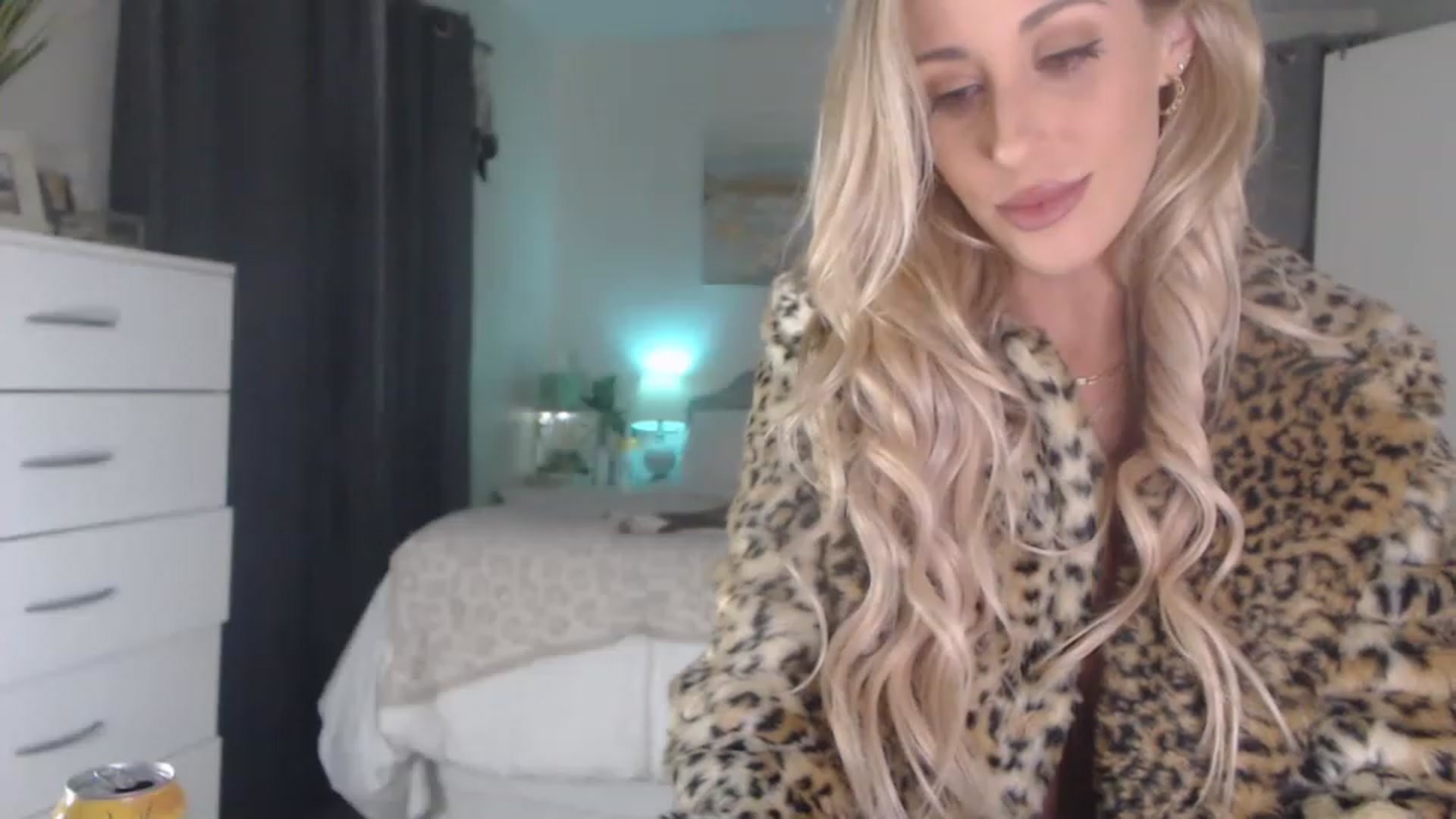 Gallery image thumbnail from Queen_bambii's myfreecams stream on, 03/04/2023, 09:06 image 13 of 20
