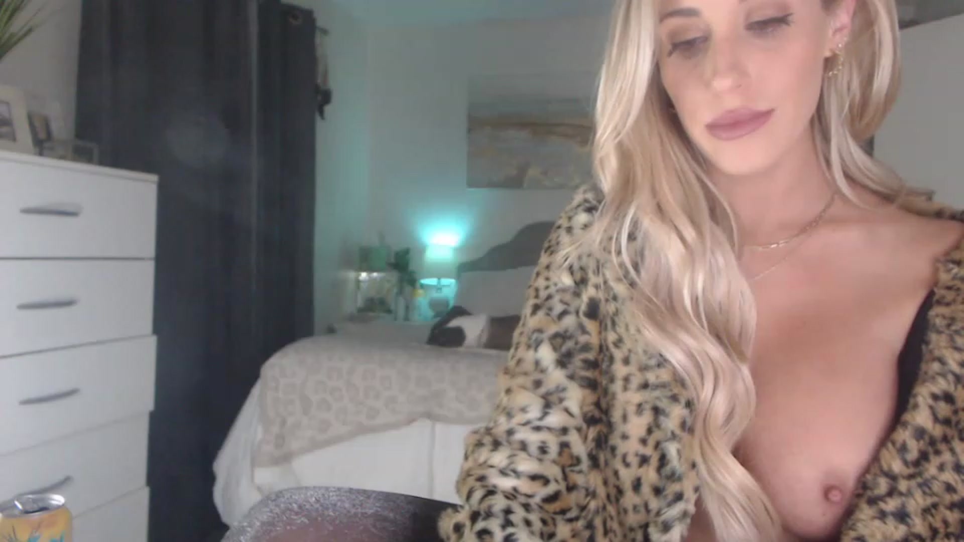 Gallery image thumbnail from Queen_bambii's myfreecams stream on, 03/04/2023, 09:06 image 11 of 20