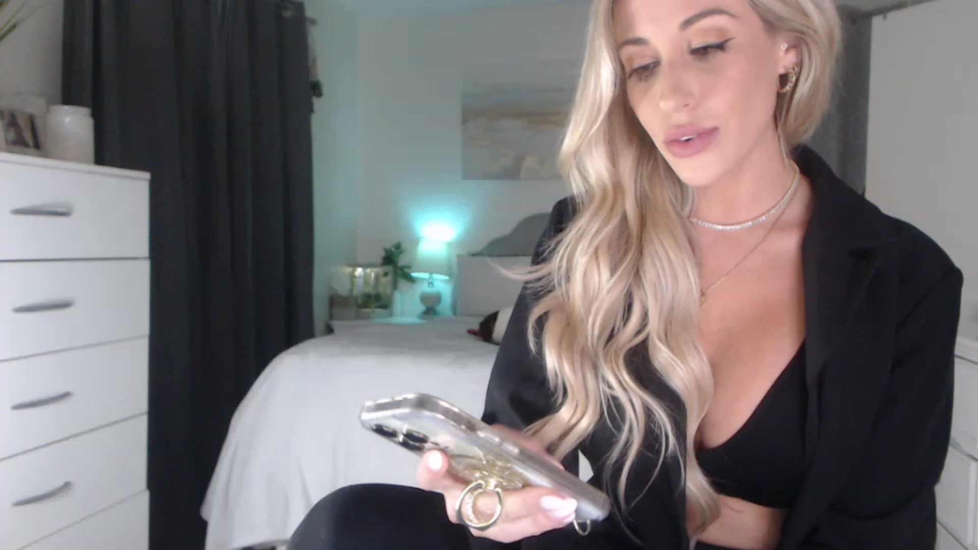 Gallery image thumbnail from Queen_bambii's myfreecams stream on, 03/16/2023, 07:50 image 1 of 20