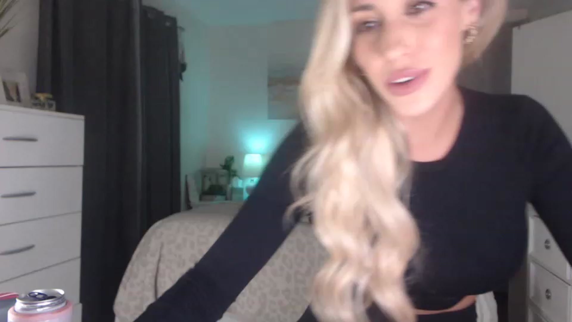 Gallery image thumbnail from Queen_bambii's myfreecams stream on, 04/01/2023, 08:05 image 9 of 20