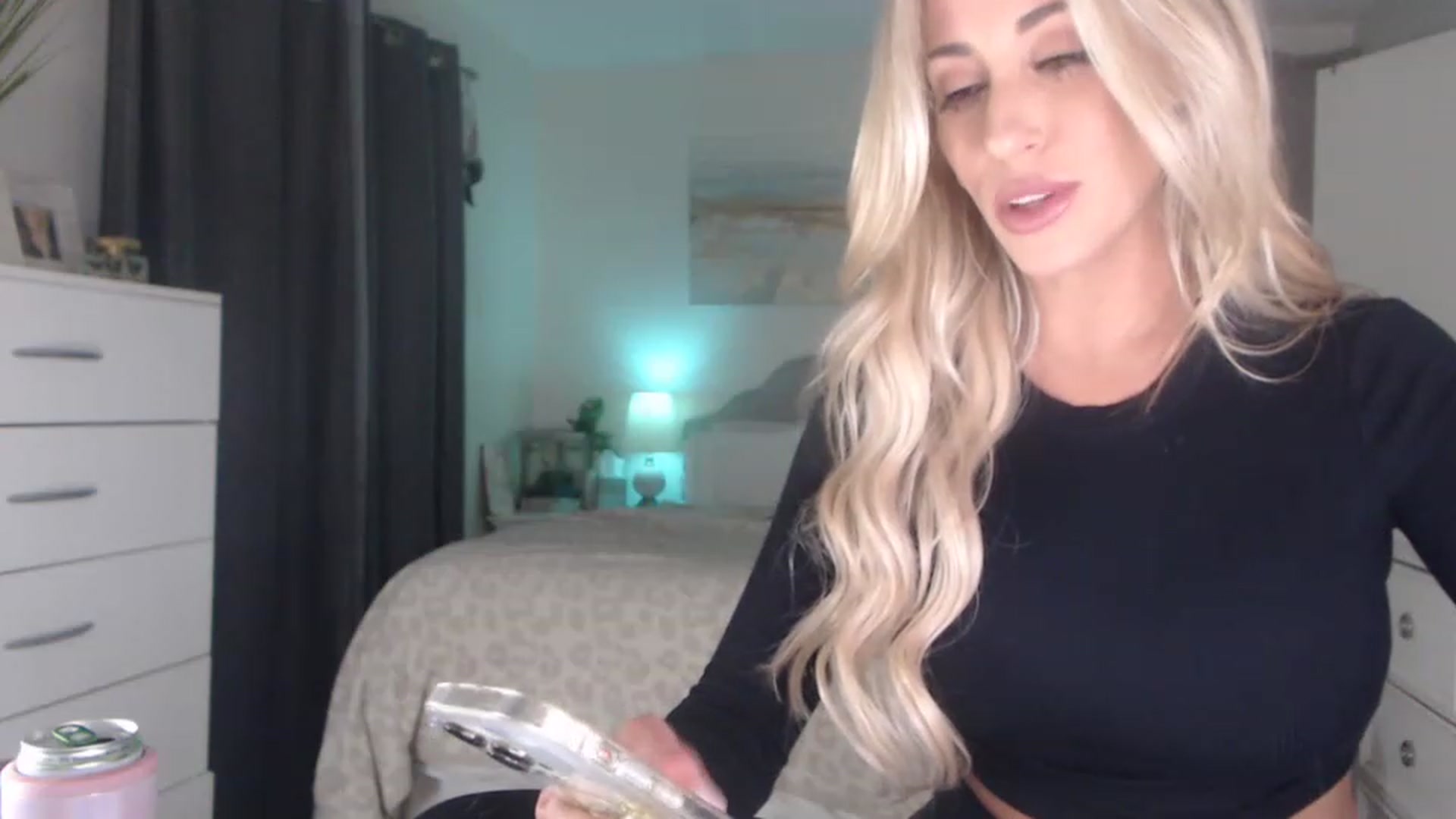 Gallery image thumbnail from Queen_bambii's myfreecams stream on, 04/01/2023, 08:05 image 2 of 20