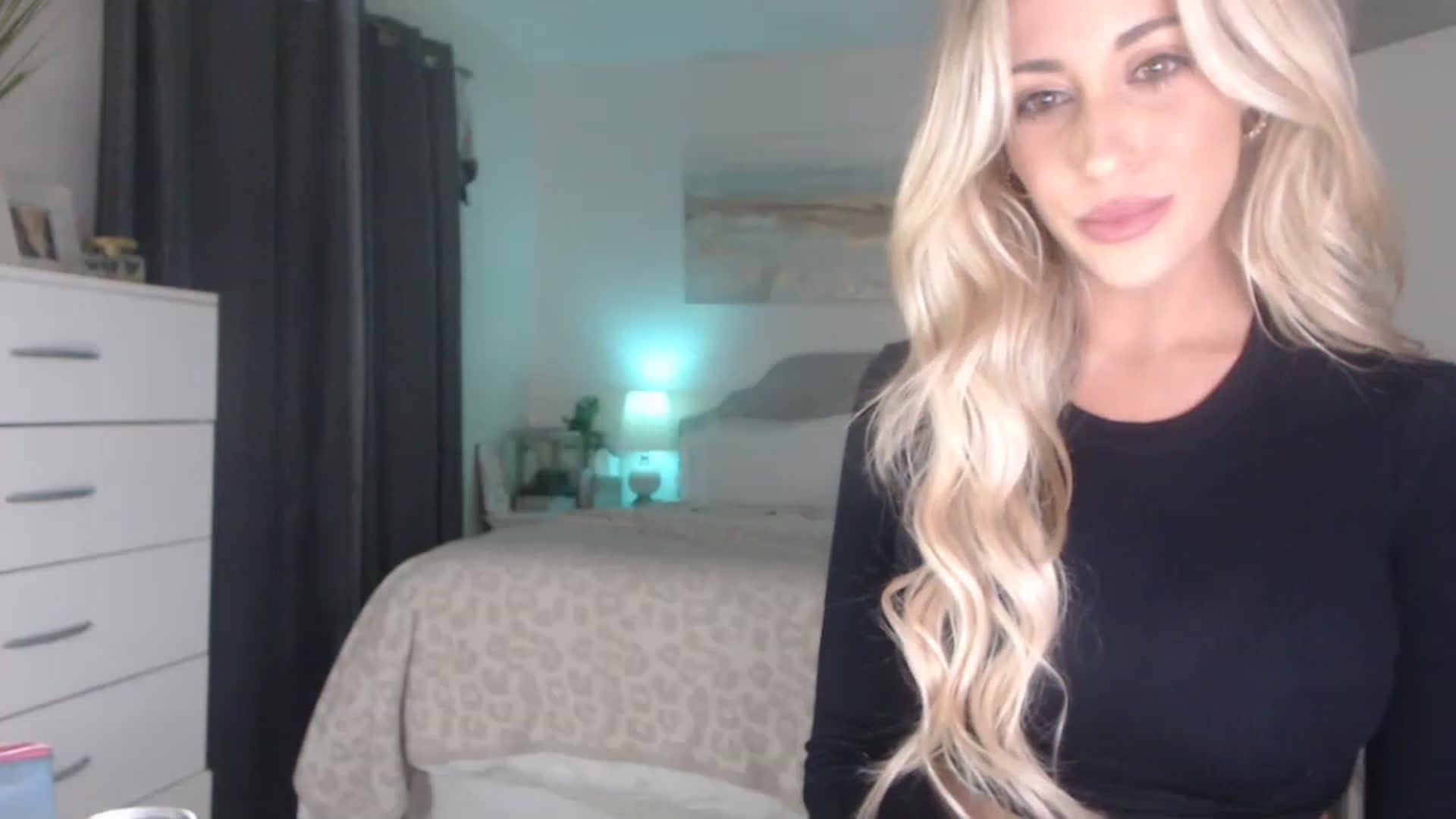 Gallery image thumbnail from Queen_bambii's myfreecams stream on, 04/01/2023, 08:05 image 7 of 20