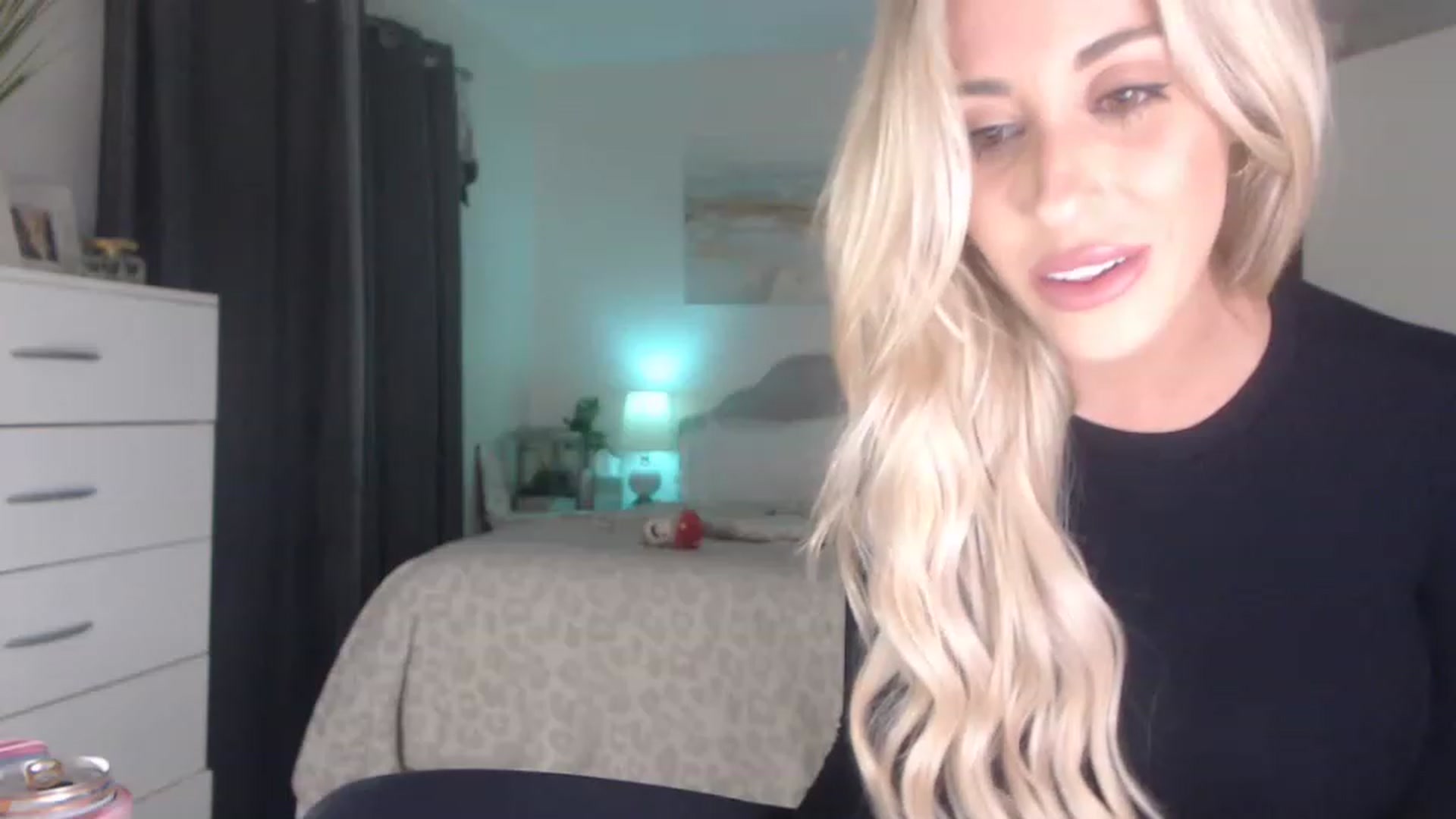 Gallery image thumbnail from Queen_bambii's myfreecams stream on, 04/01/2023, 08:05 image 12 of 20
