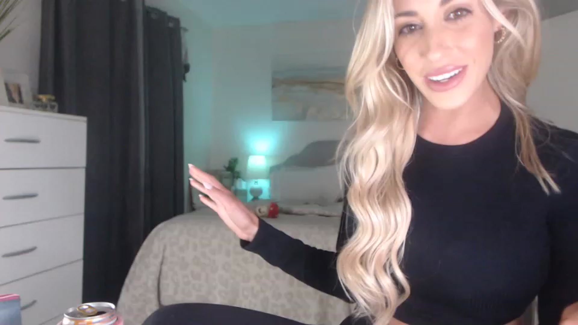 Gallery image thumbnail from Queen_bambii's myfreecams stream on, 04/01/2023, 08:05 image 11 of 20