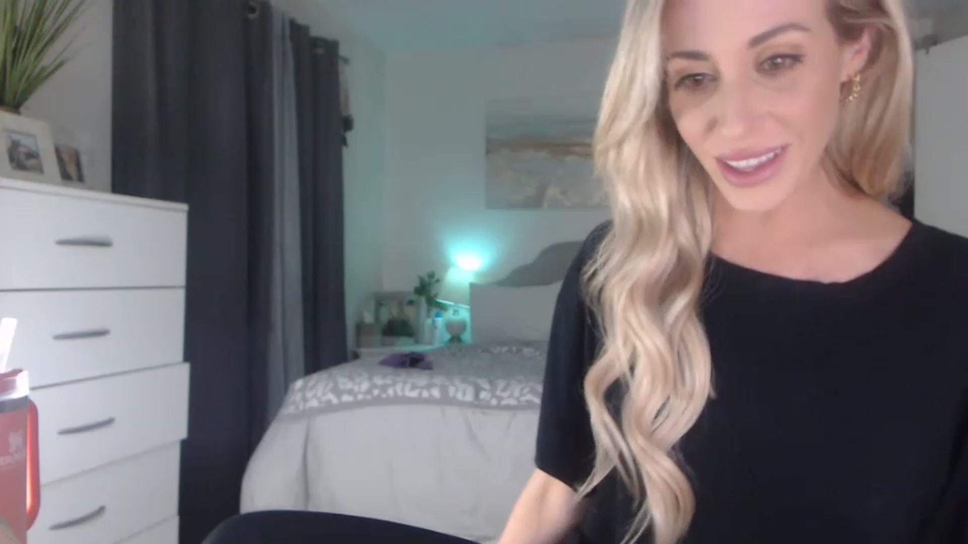 Gallery image thumbnail from Queen_bambii's myfreecams stream on, 04/12/2023, 07:16 image 9 of 20