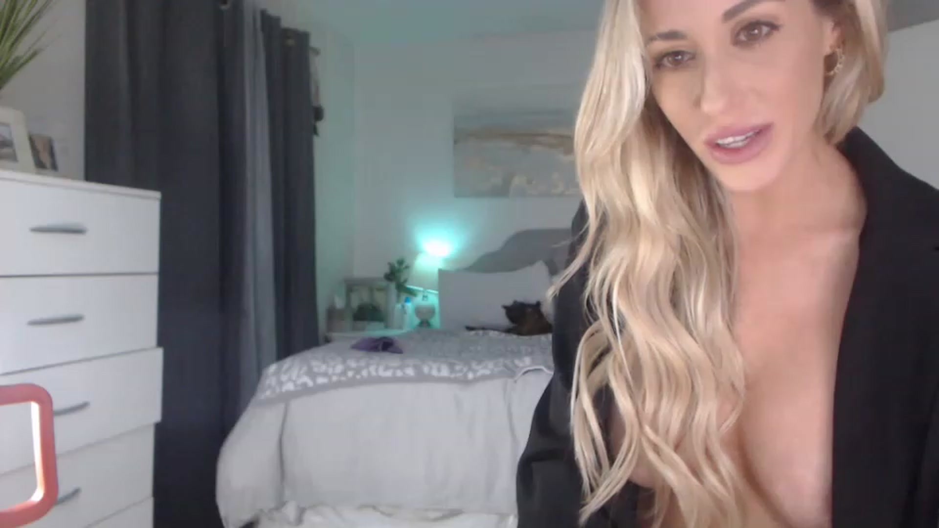 Gallery image thumbnail from Queen_bambii's myfreecams stream on, 04/12/2023, 07:16 image 14 of 20