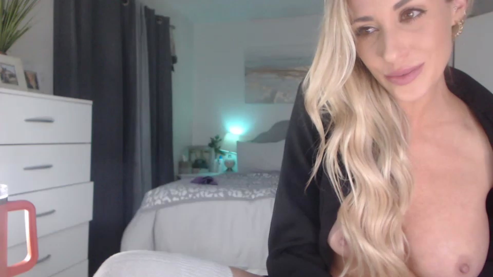 Gallery image thumbnail from Queen_bambii's myfreecams stream on, 04/12/2023, 07:16 image 16 of 20
