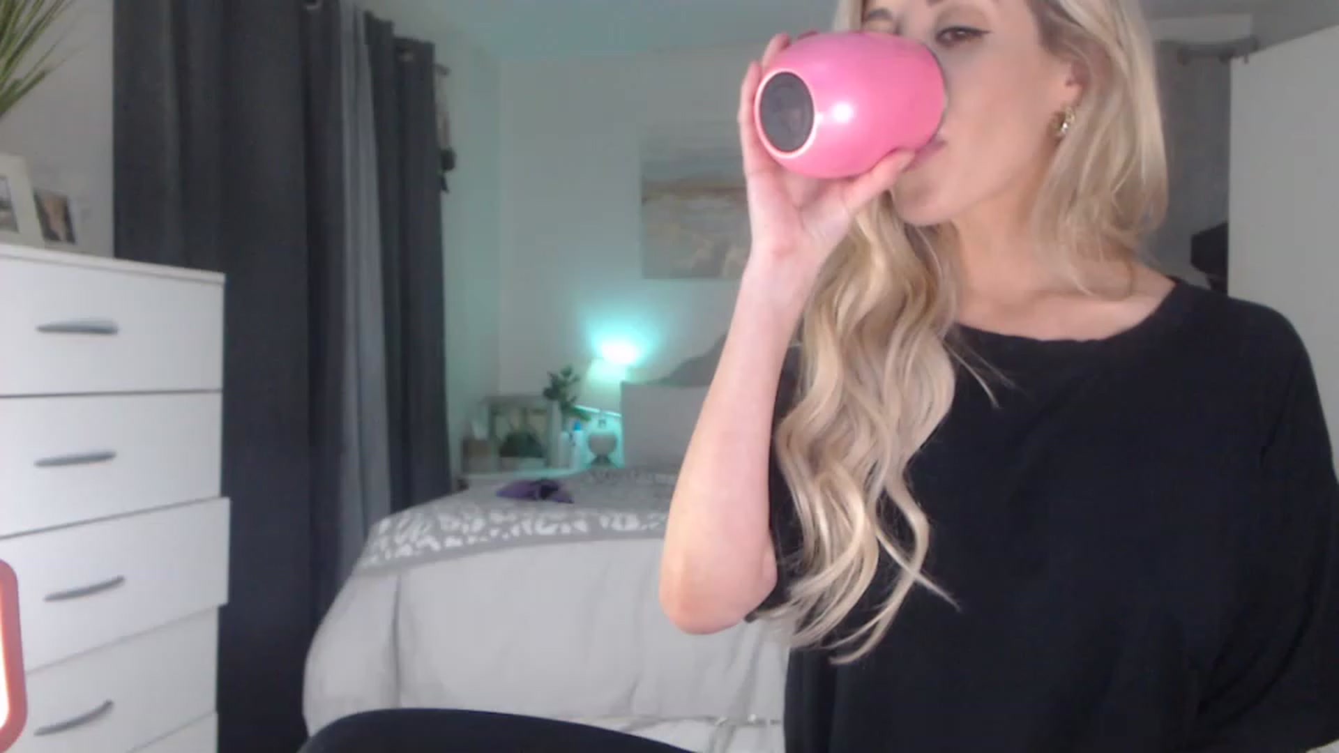 Gallery image thumbnail from Queen_bambii's myfreecams stream on, 04/12/2023, 07:16 image 2 of 20