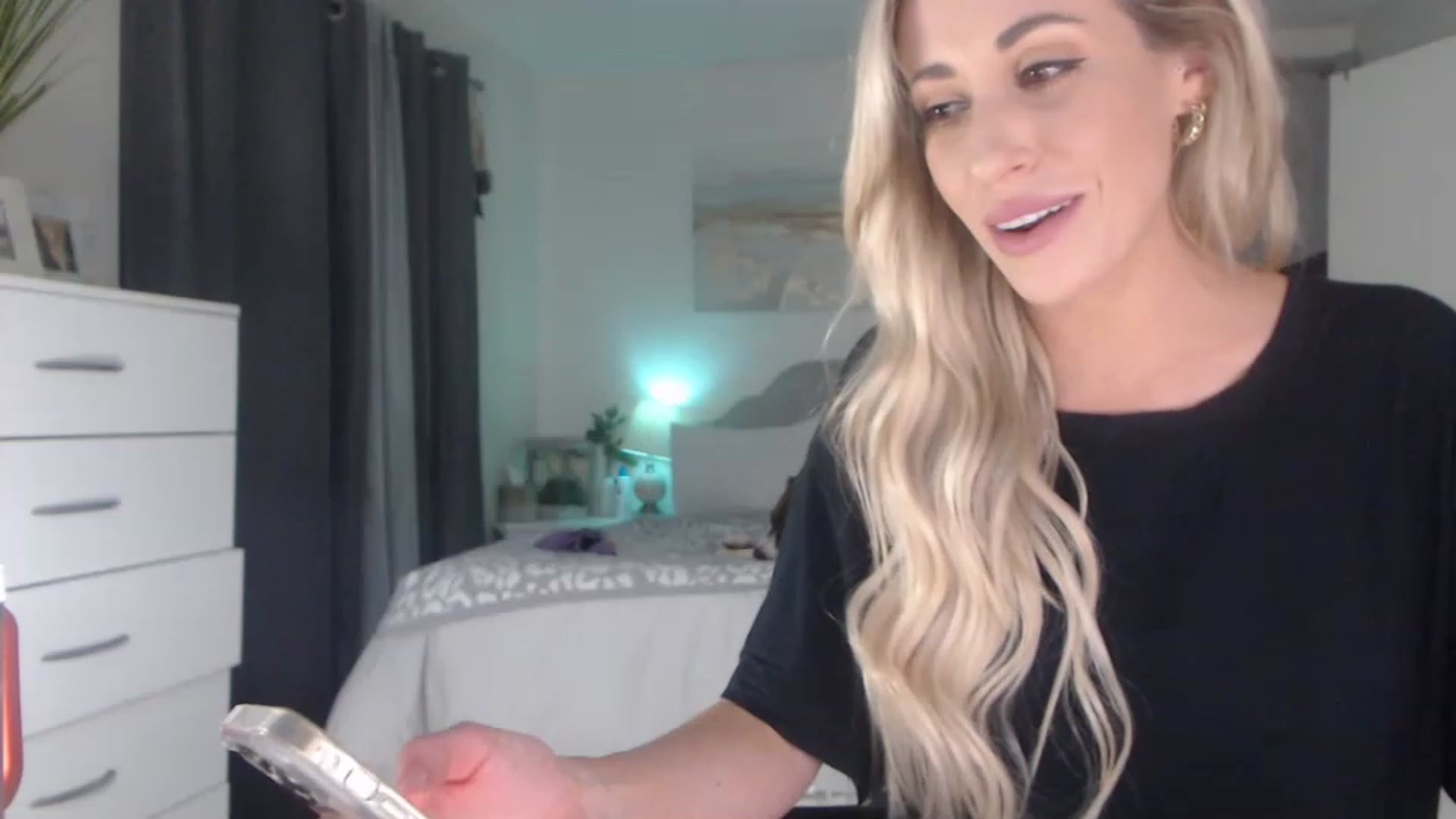 Gallery image thumbnail from Queen_bambii's myfreecams stream on, 04/12/2023, 07:16 image 5 of 20