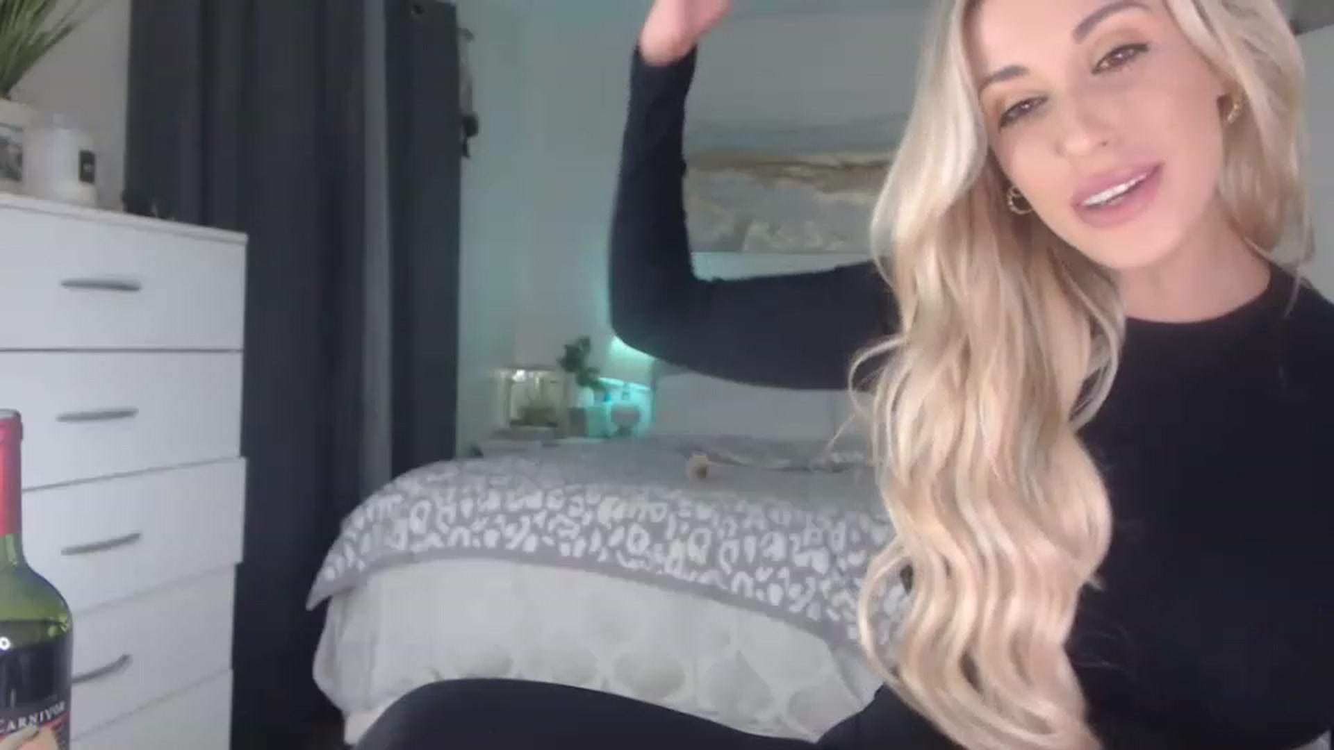 Gallery image thumbnail from Queen_bambii's myfreecams stream on, 04/14/2023, 05:41 image 10 of 20