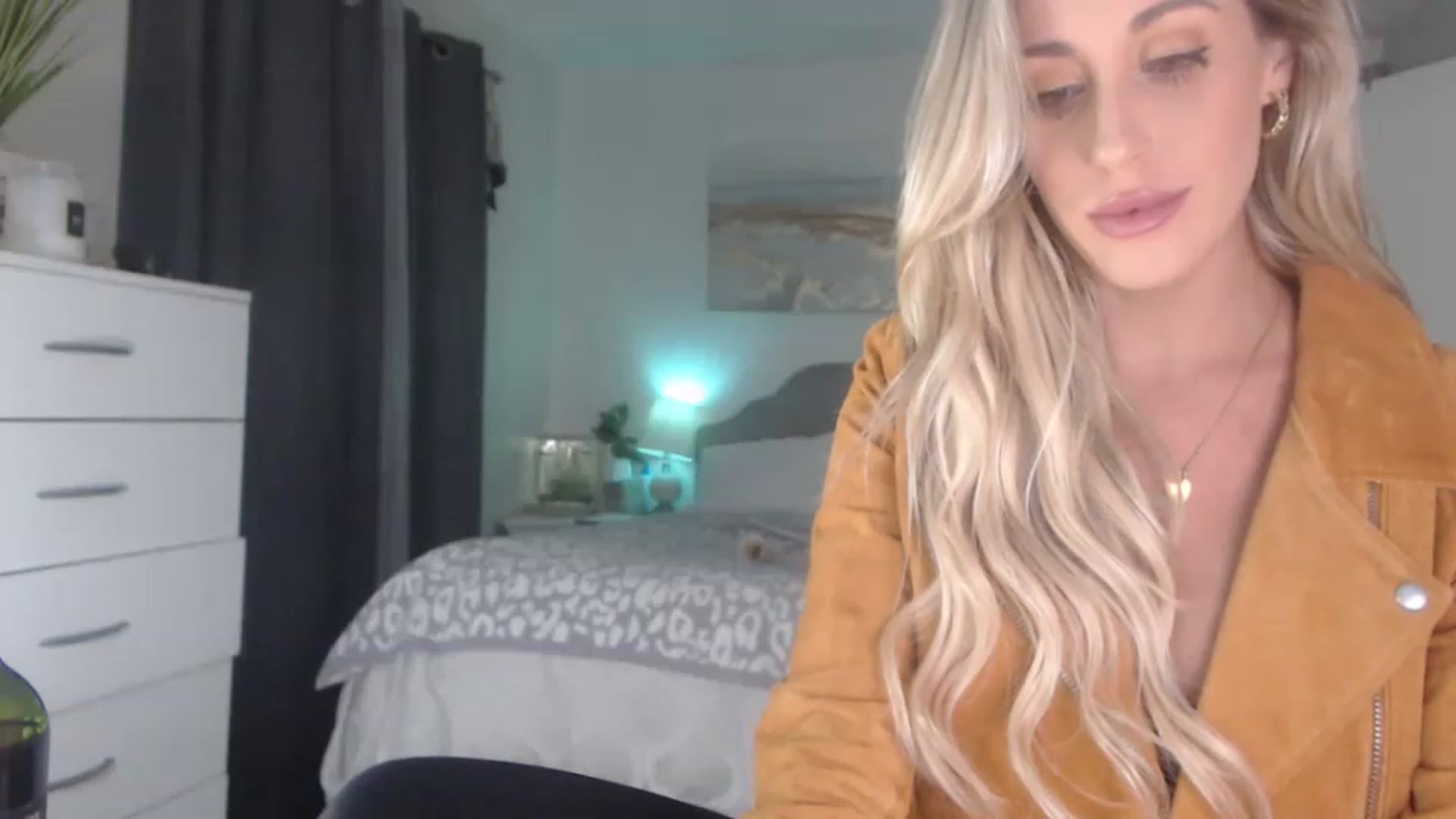 Gallery image thumbnail from Queen_bambii's myfreecams stream on, 04/14/2023, 05:41 image 18 of 20
