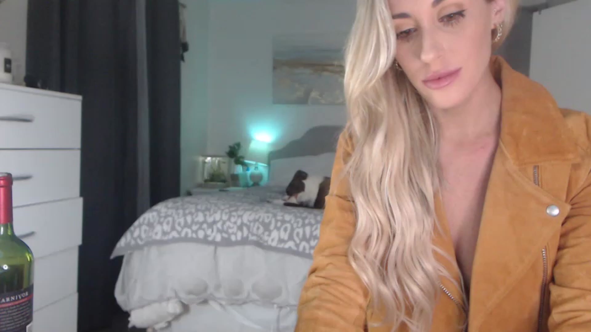 Gallery image thumbnail from Queen_bambii's myfreecams stream on, 04/14/2023, 07:07 image 15 of 20