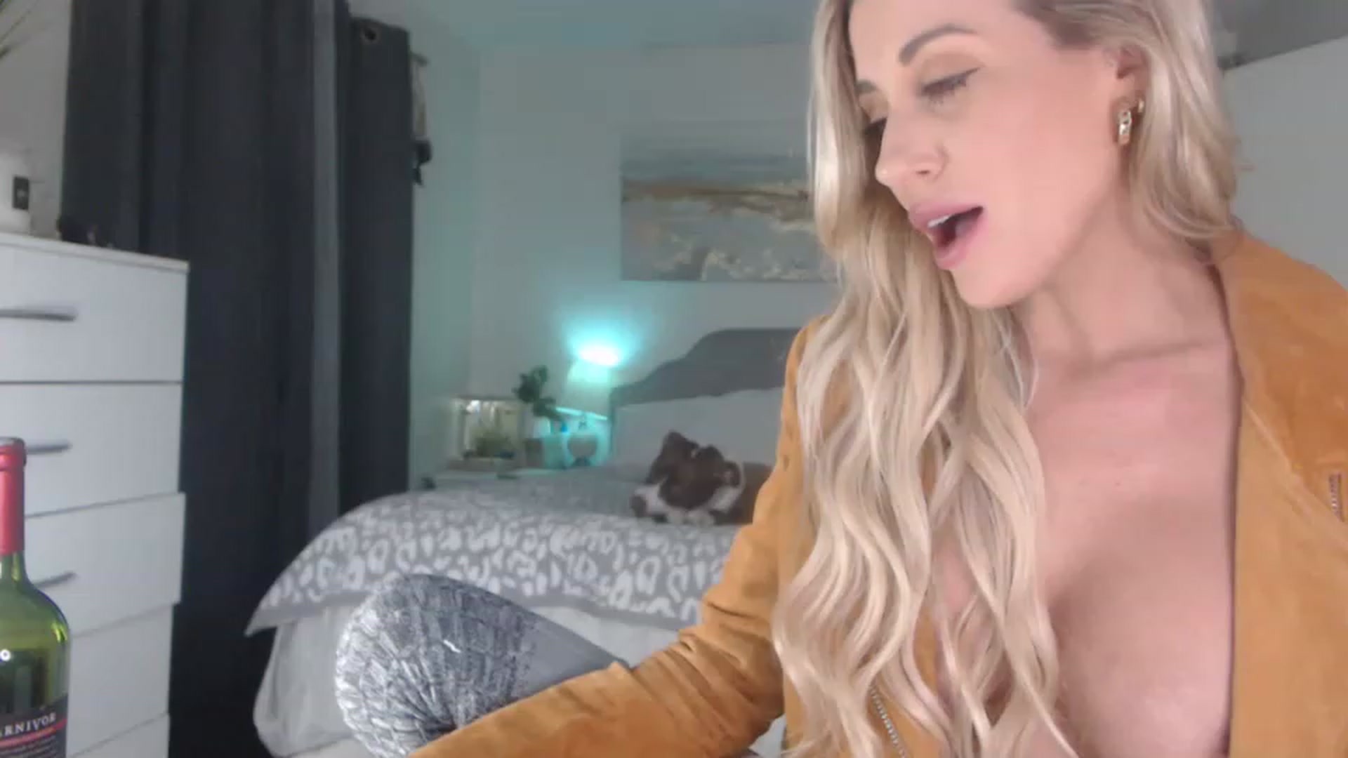 Gallery image thumbnail from Queen_bambii's myfreecams stream on, 04/14/2023, 07:07 image 18 of 20