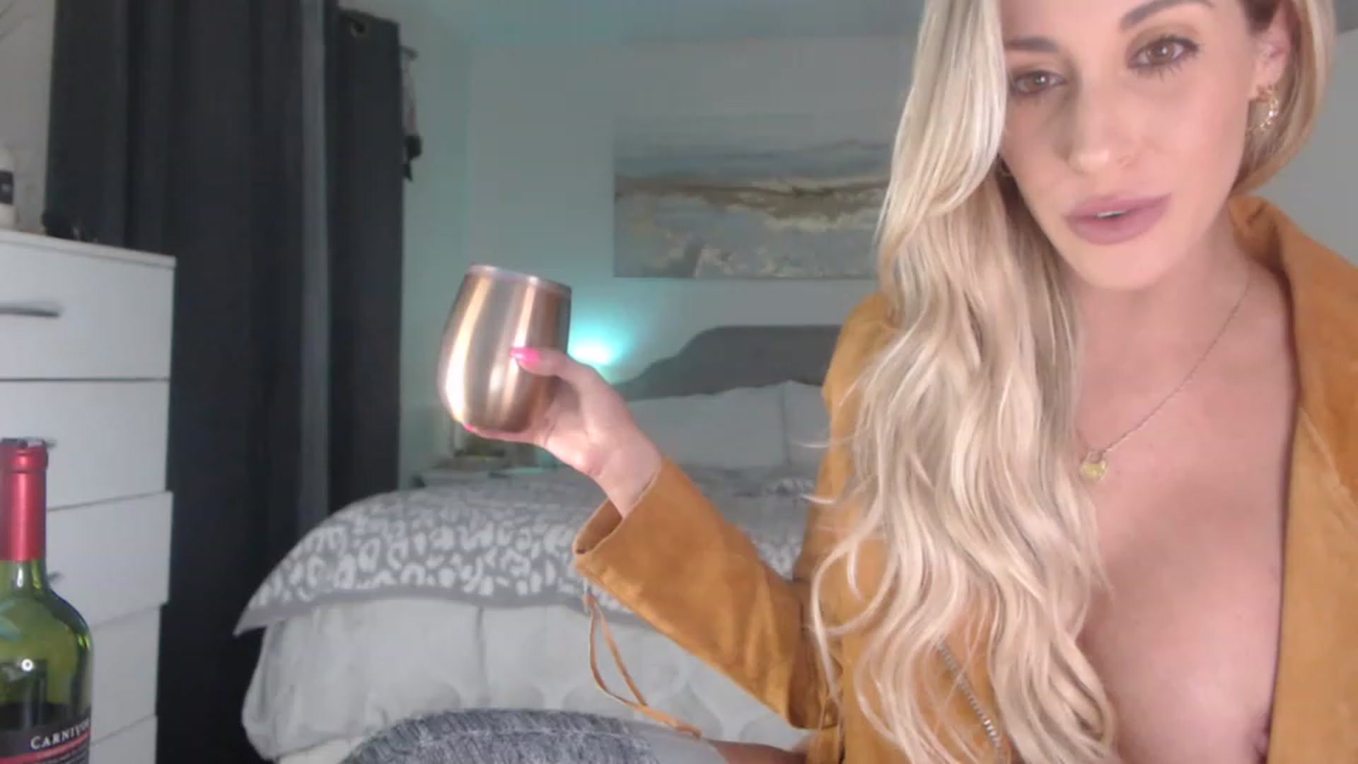 Gallery image thumbnail from Queen_bambii's myfreecams stream on, 04/14/2023, 07:07 image 1 of 20