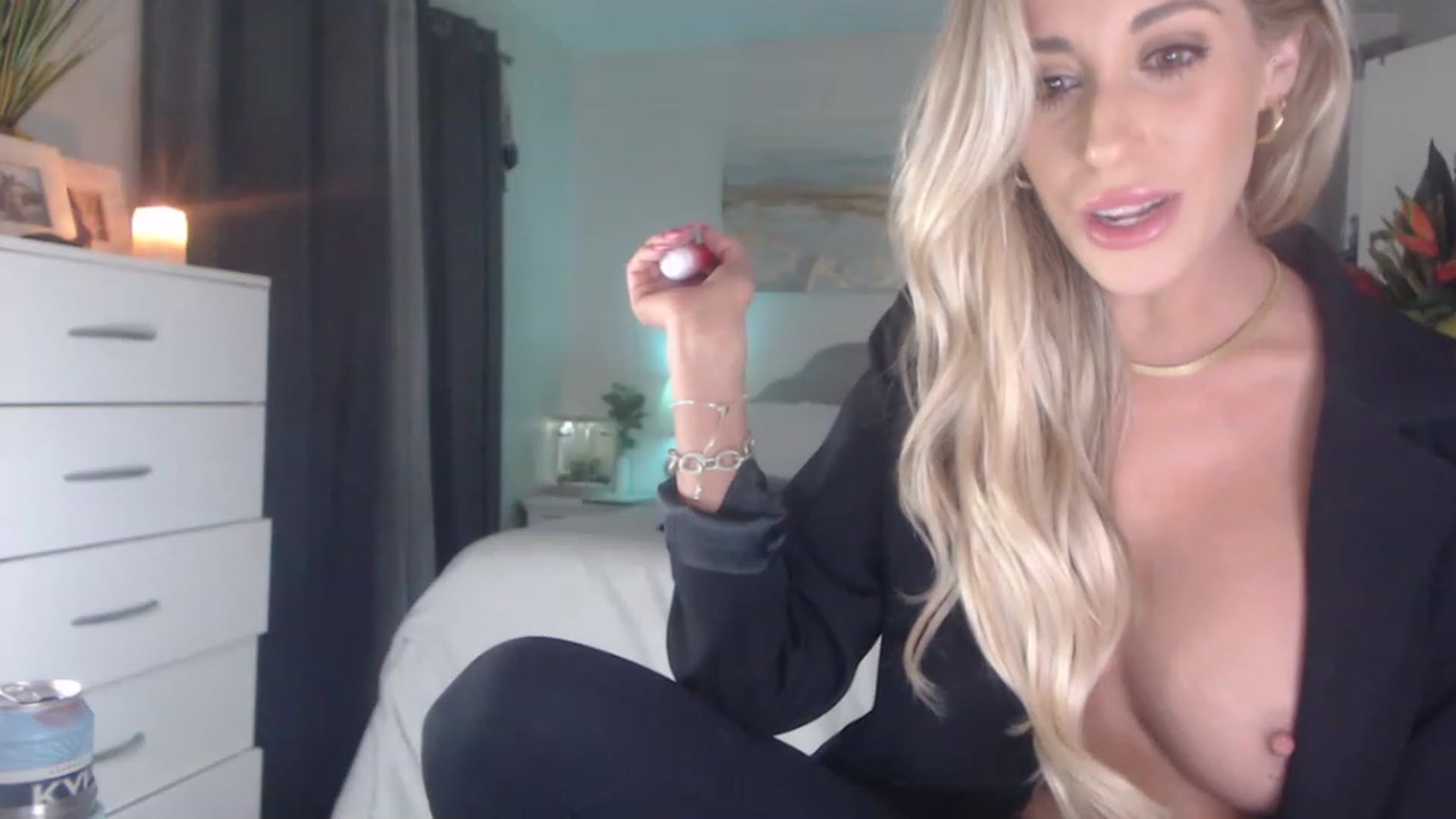 Gallery image thumbnail from Queen_bambii's myfreecams stream on, 04/21/2023, 06:48 image 19 of 20