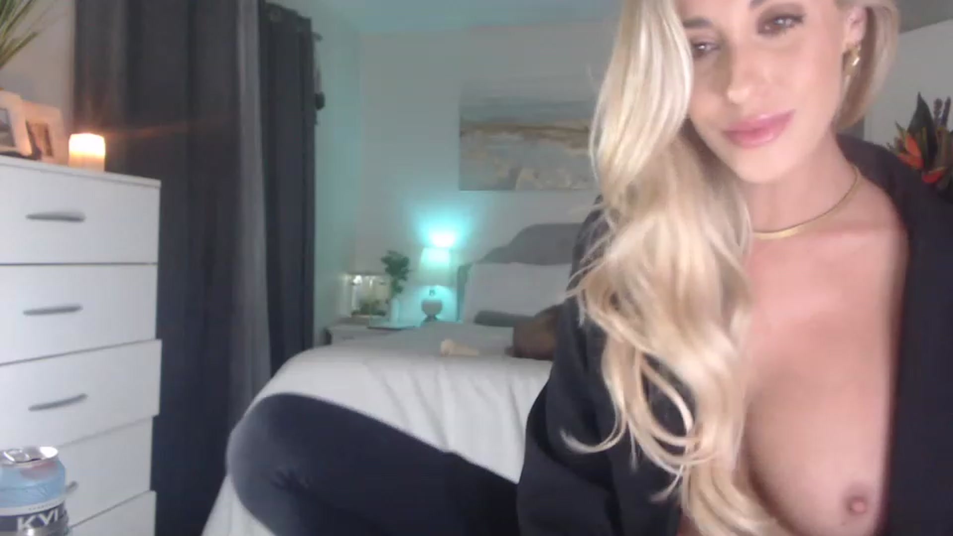 Gallery image thumbnail from Queen_bambii's myfreecams stream on, 04/21/2023, 06:48 image 16 of 20
