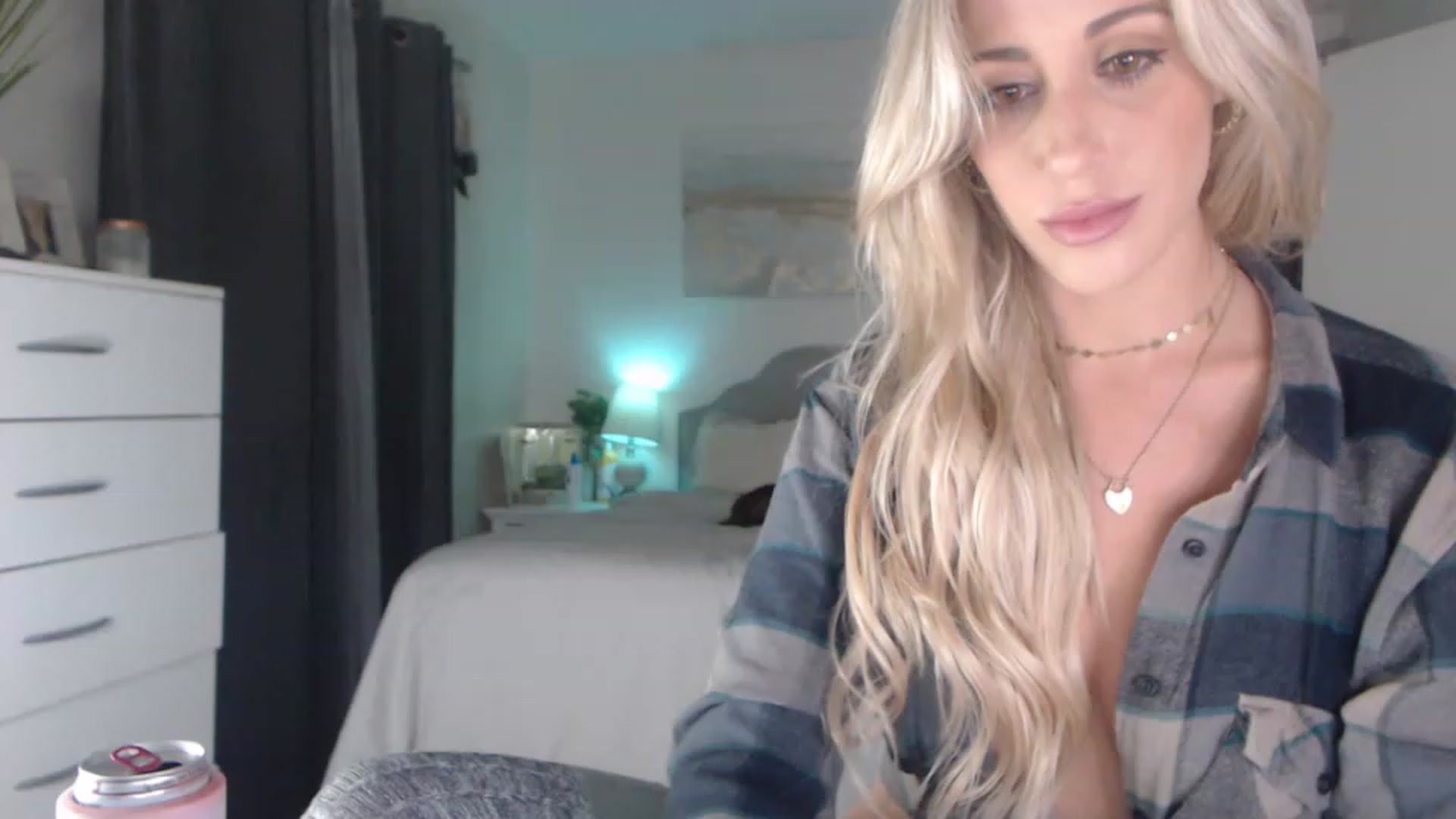 Gallery image thumbnail from Queen_bambii's myfreecams stream on, 04/26/2023, 07:11 image 12 of 20