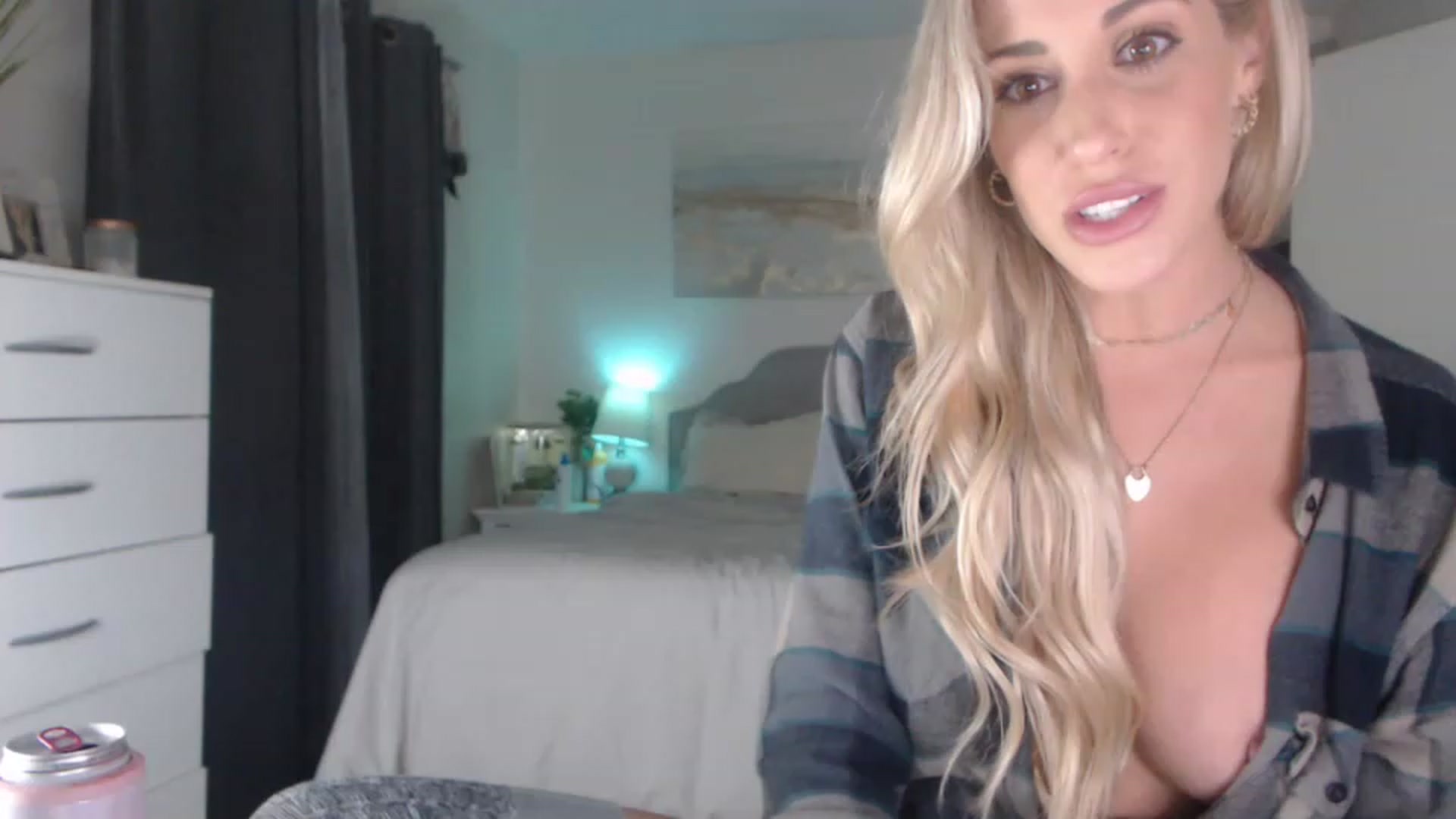 Gallery image thumbnail from Queen_bambii's myfreecams stream on, 04/26/2023, 07:11 image 11 of 20