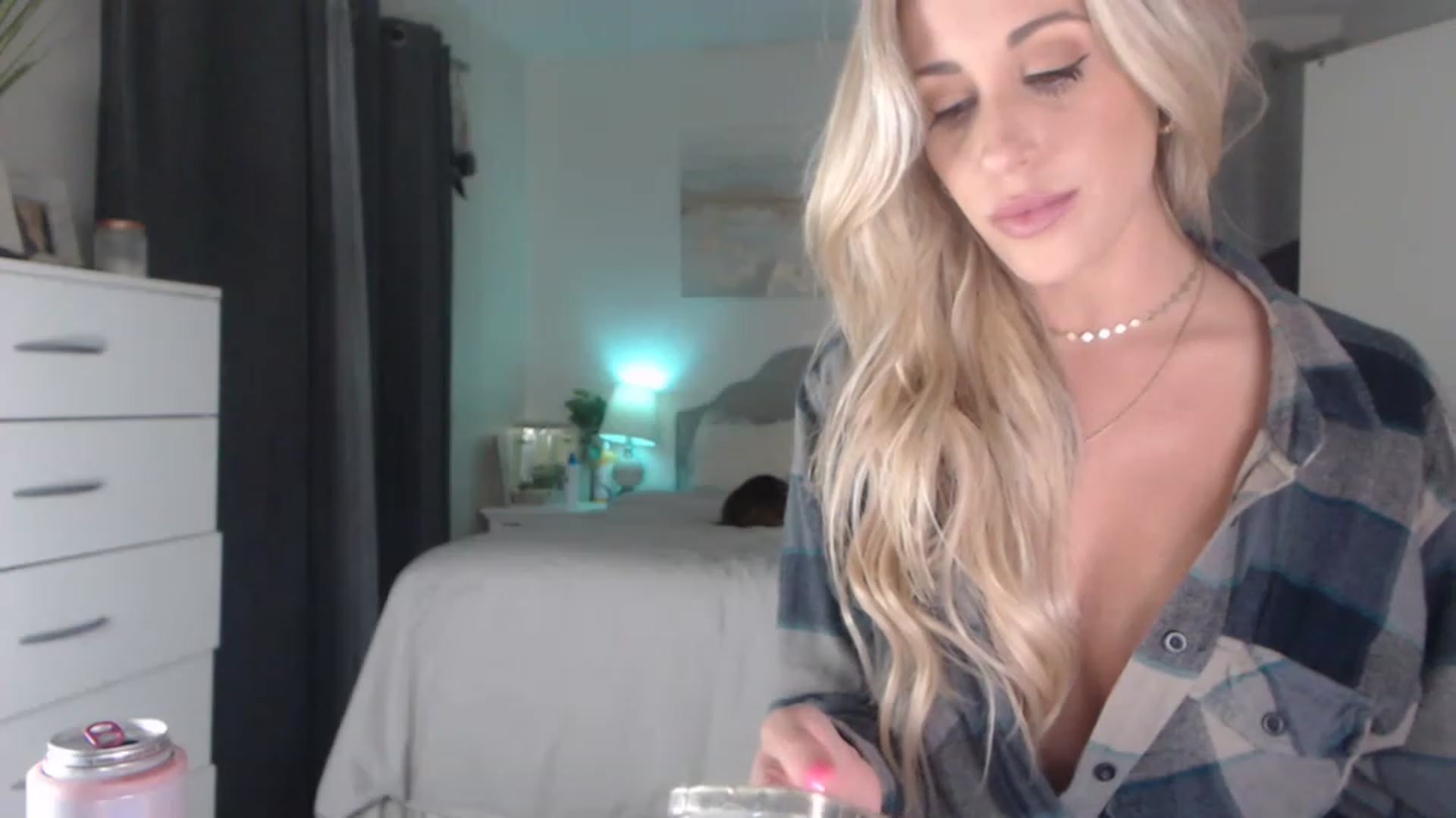 Gallery image thumbnail from Queen_bambii's myfreecams stream on, 04/26/2023, 07:11 image 13 of 20