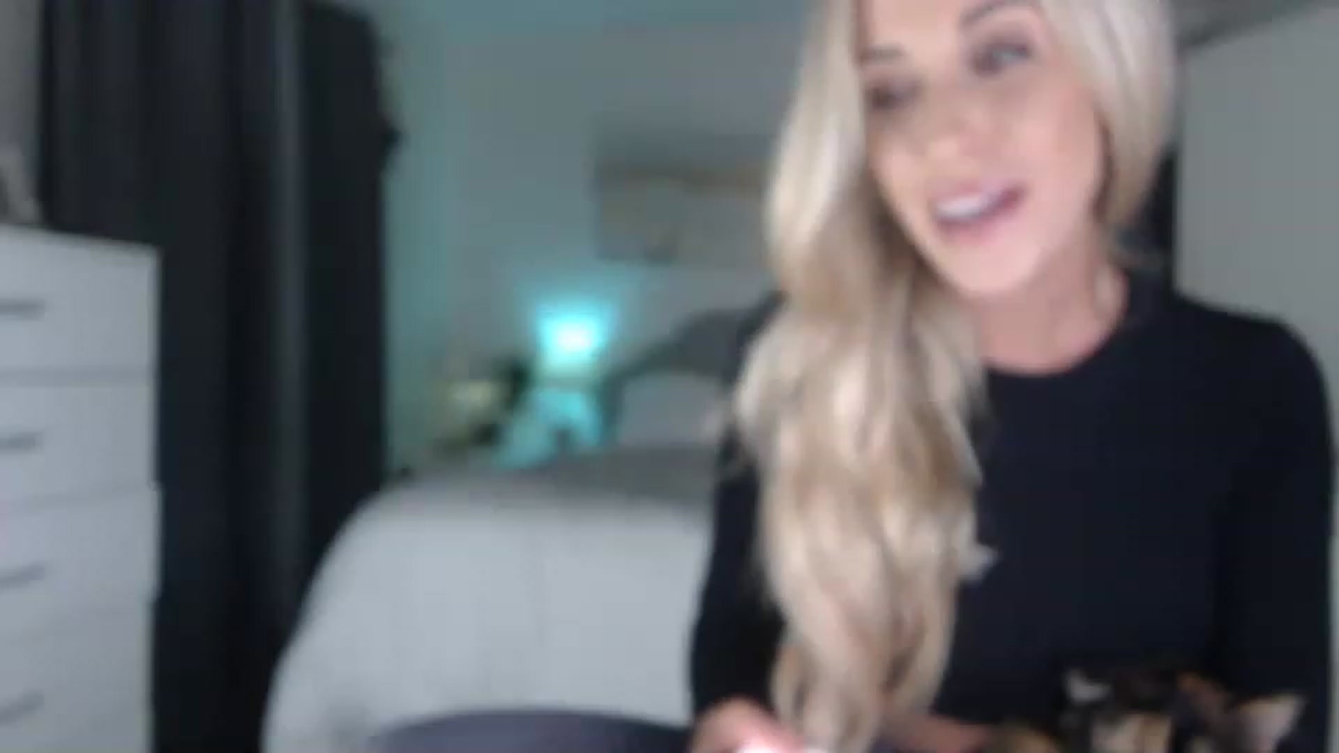Gallery image thumbnail from Queen_bambii's myfreecams stream on, 05/06/2023, 08:58 image 3 of 20