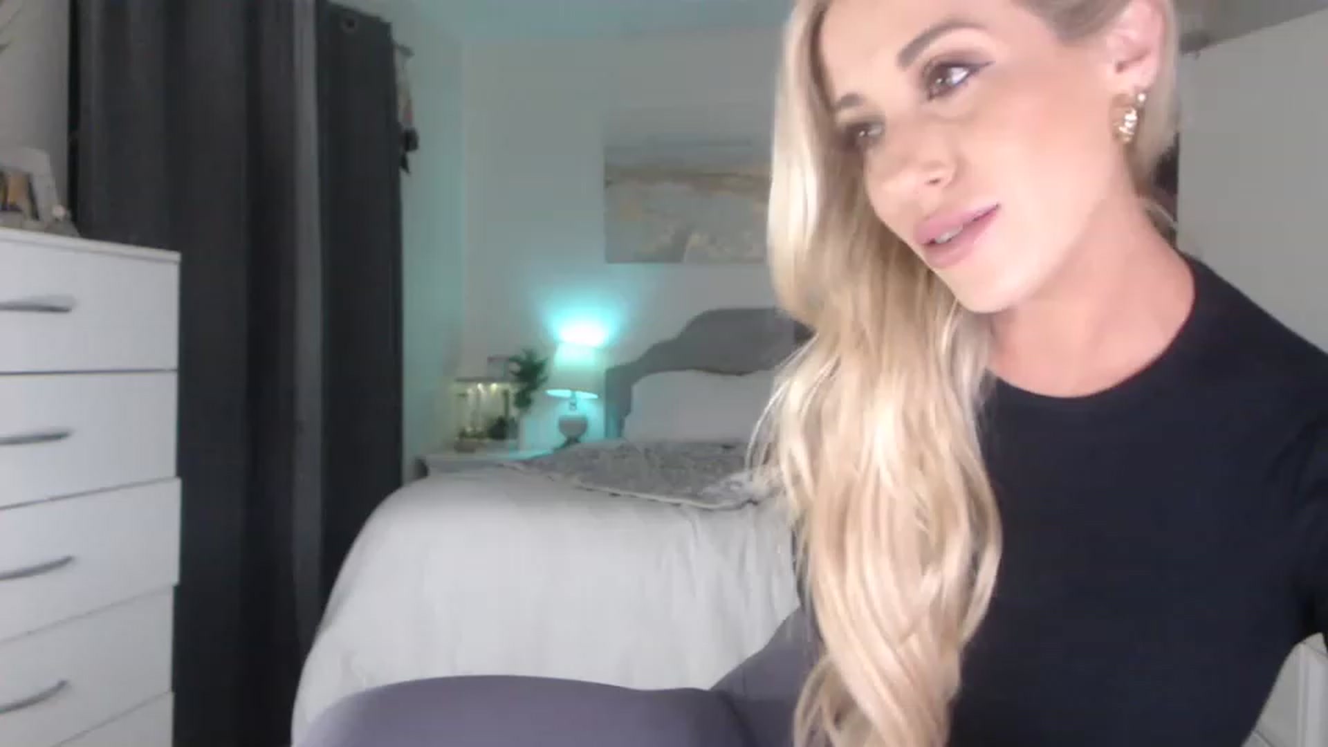 Gallery image thumbnail from Queen_bambii's myfreecams stream on, 05/06/2023, 08:58 image 8 of 20