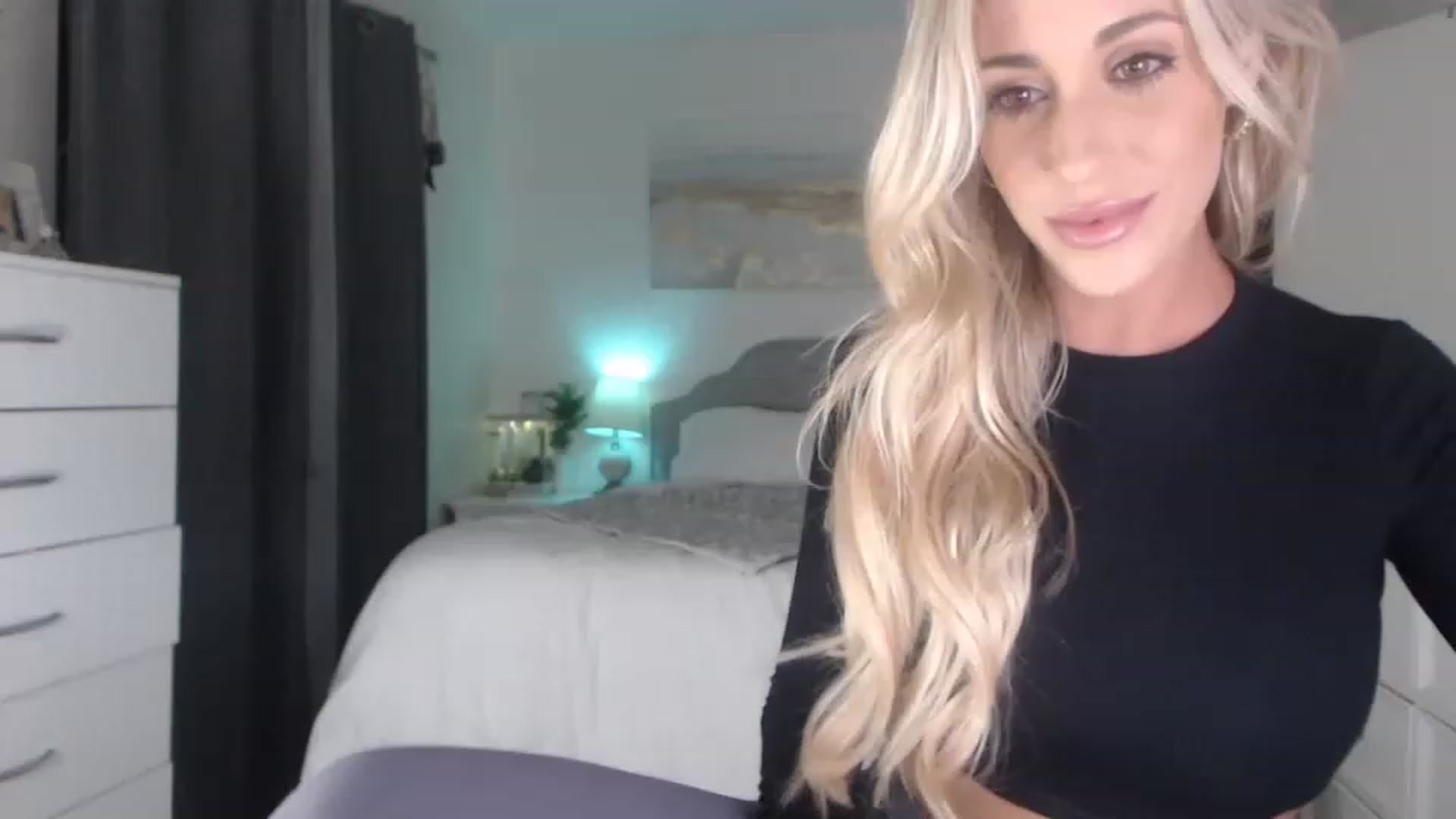 Gallery image thumbnail from Queen_bambii's myfreecams stream on, 05/06/2023, 08:58 image 2 of 20
