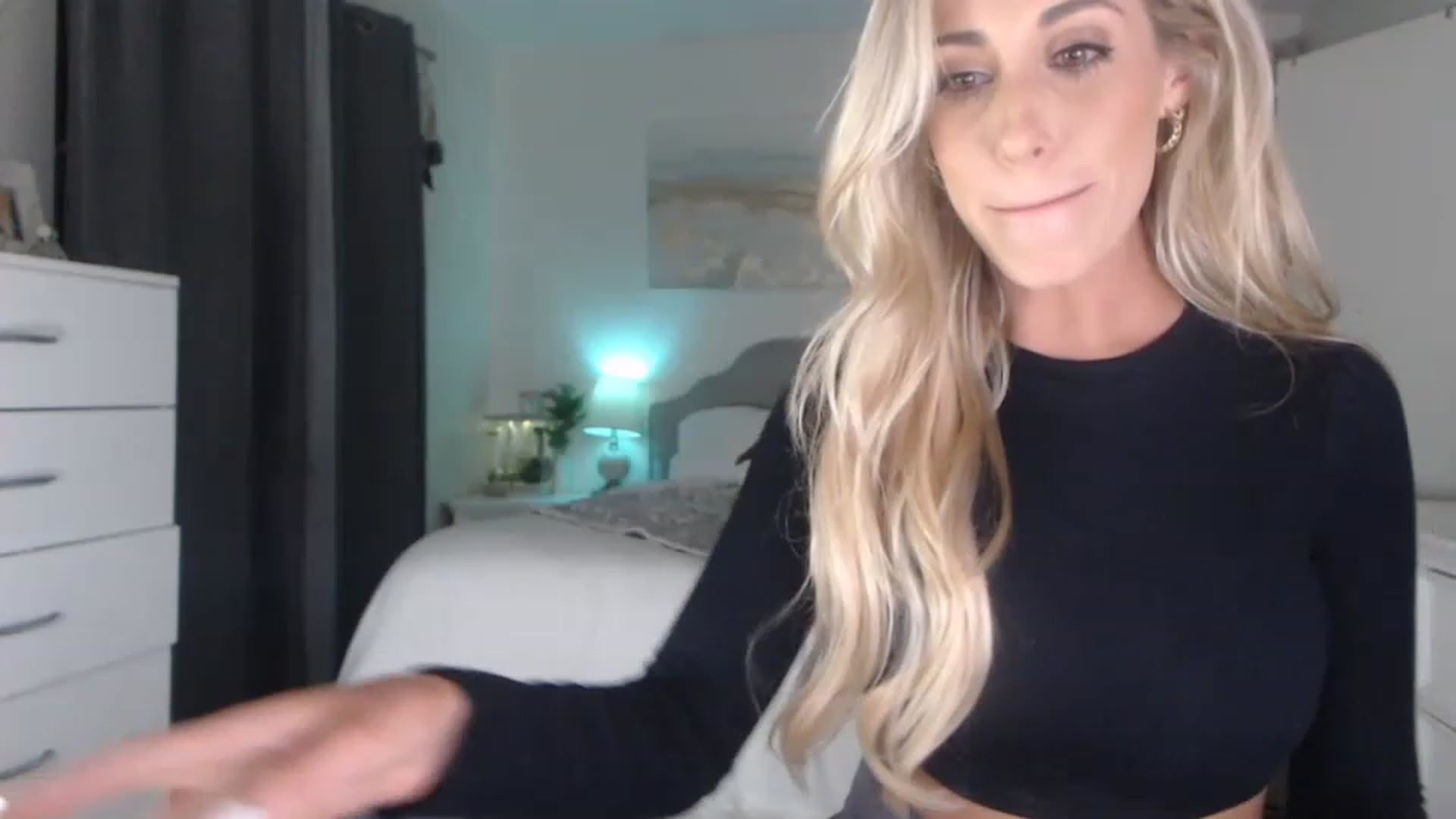 Gallery image thumbnail from Queen_bambii's myfreecams stream on, 05/06/2023, 08:58 image 4 of 20