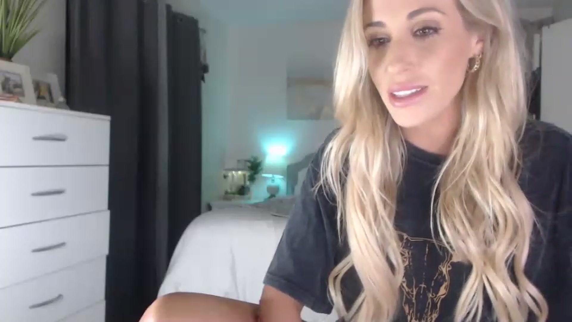 Gallery image thumbnail from Queen_bambii's myfreecams stream on, 05/06/2023, 08:58 image 19 of 20