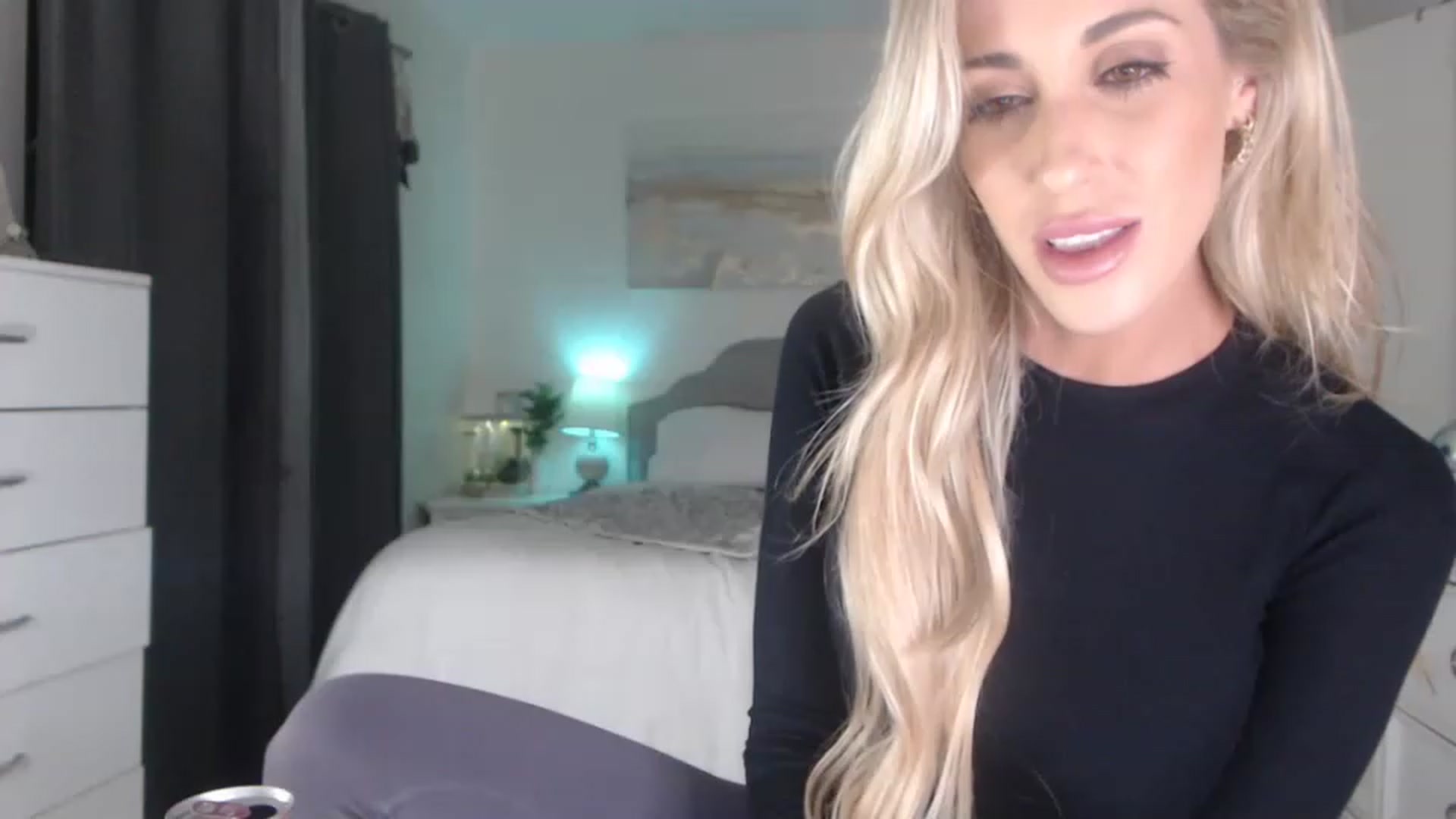 Gallery image thumbnail from Queen_bambii's myfreecams stream on, 05/06/2023, 08:58 image 6 of 20