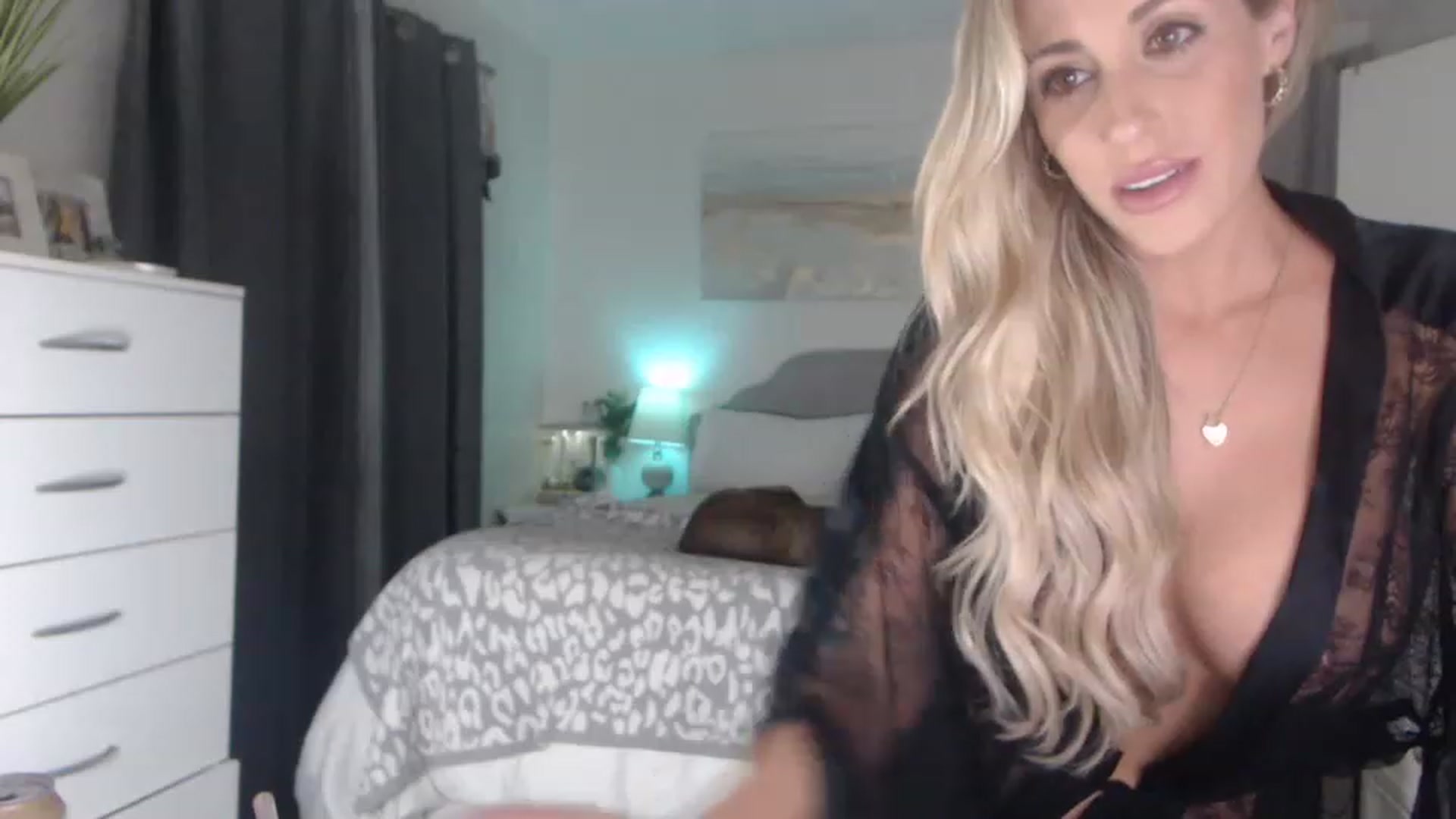 Gallery image thumbnail from Queen_bambii's myfreecams stream on, 05/16/2023, 07:59 image 18 of 20