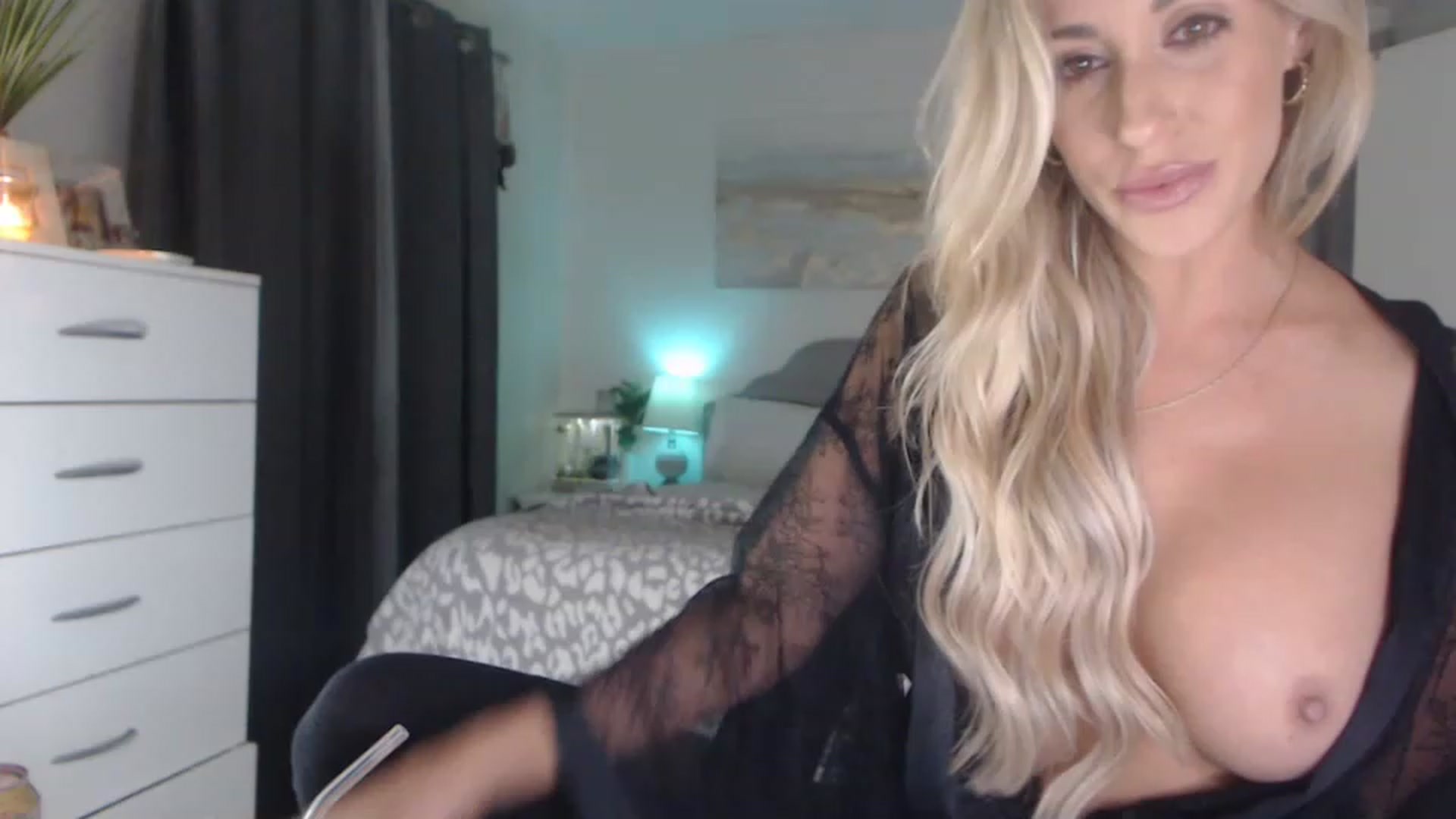 Gallery image thumbnail from Queen_bambii's myfreecams stream on, 05/16/2023, 09:06 image 11 of 20