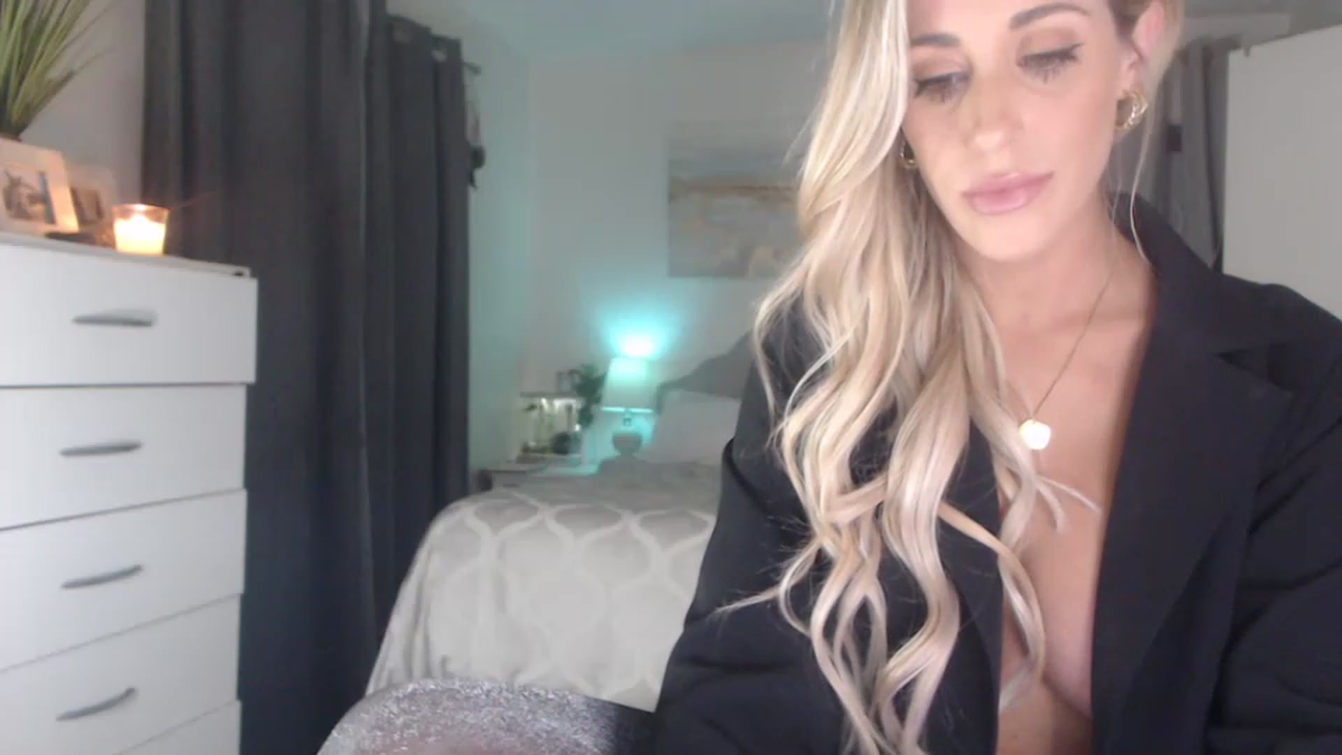 Gallery image thumbnail from Queen_bambii's myfreecams stream on, 05/26/2023, 08:17 image 7 of 20