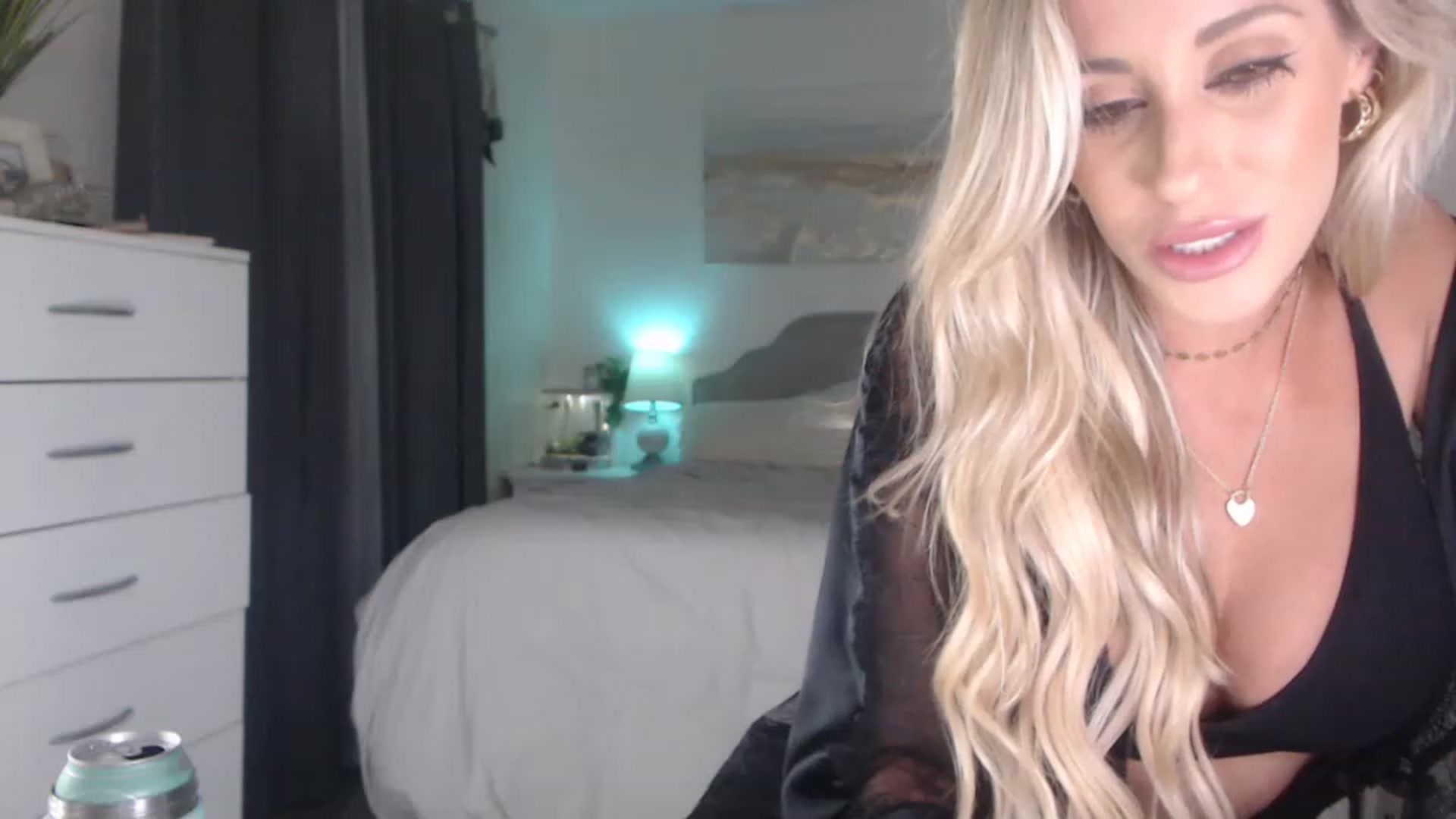 Gallery image thumbnail from Queen_bambii's myfreecams stream on, 06/02/2023, 07:26 image 10 of 20