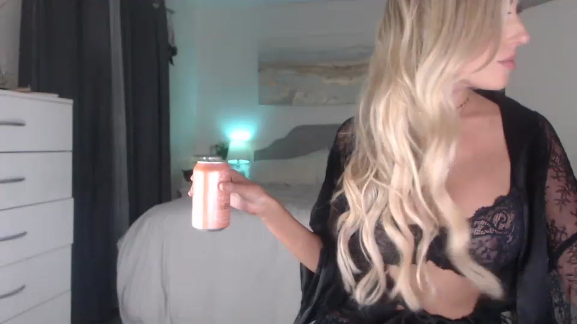 Gallery image thumbnail from Queen_bambii's myfreecams stream on, 06/02/2023, 07:26 image 3 of 20