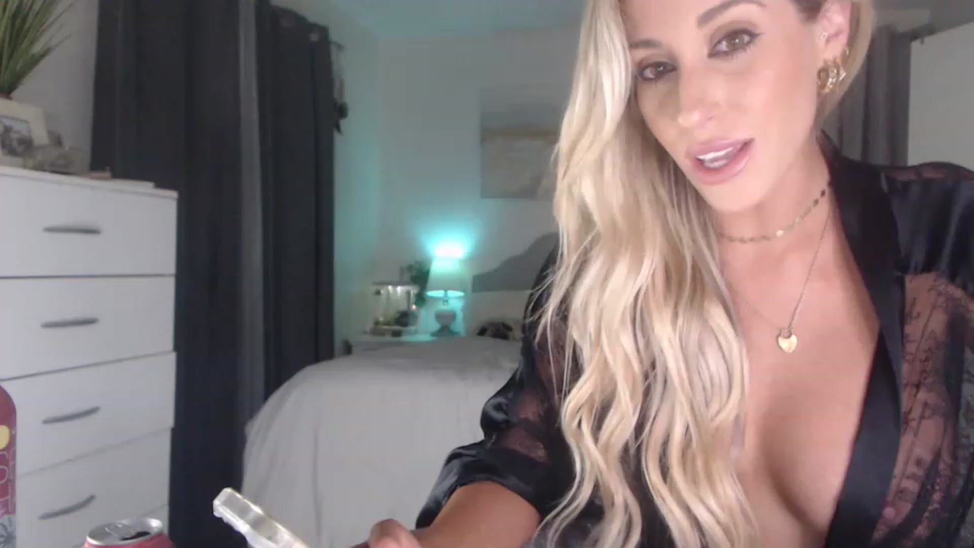 Gallery image thumbnail from Queen_bambii's myfreecams stream on, 06/02/2023, 08:31 image 12 of 20