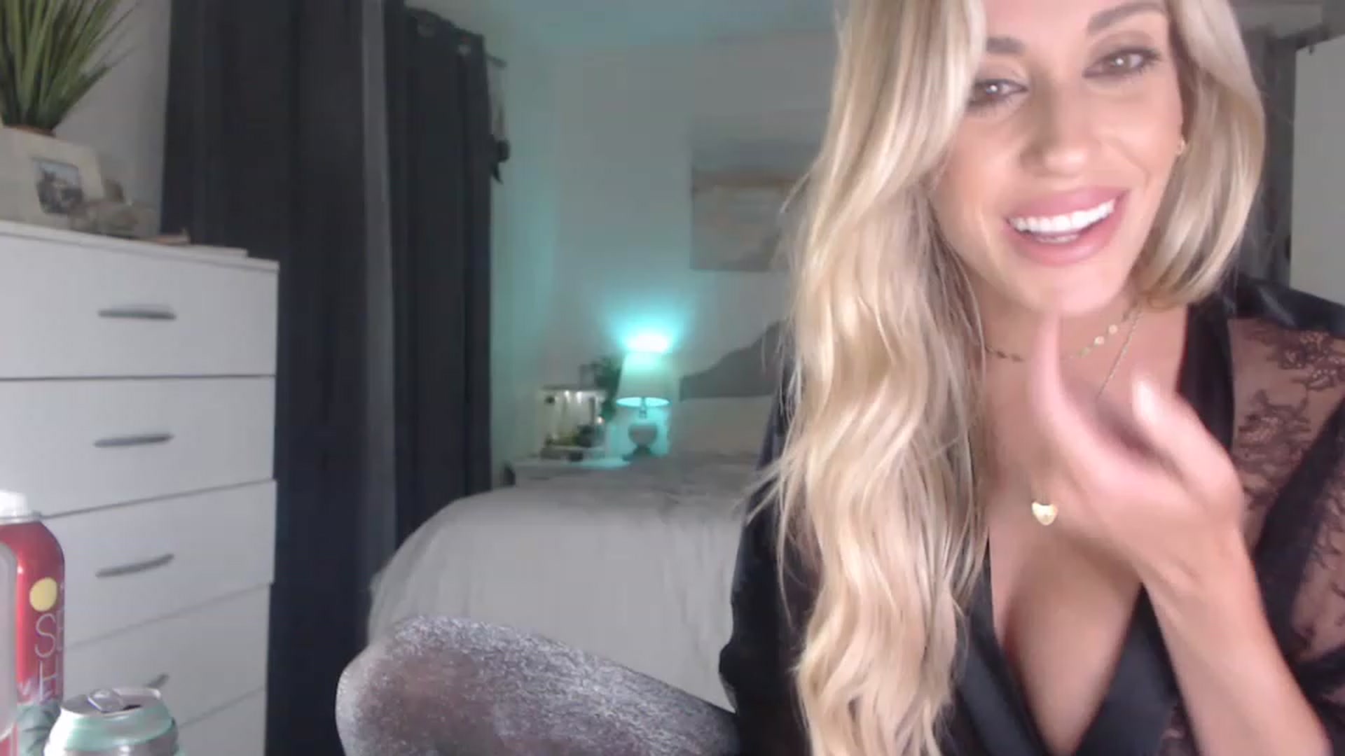 Gallery image thumbnail from Queen_bambii's myfreecams stream on, 06/02/2023, 08:31 image 3 of 20