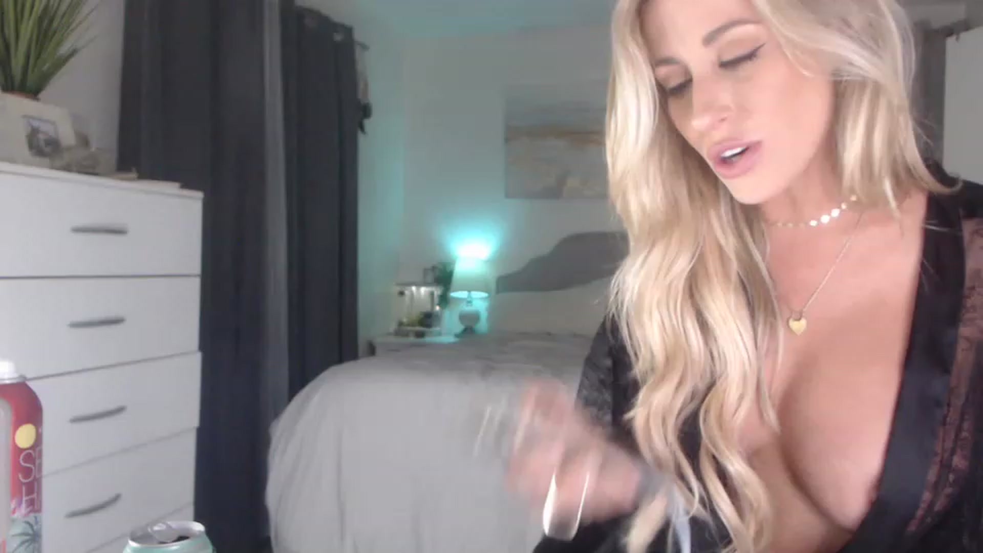Gallery image thumbnail from Queen_bambii's myfreecams stream on, 06/02/2023, 08:31 image 5 of 20