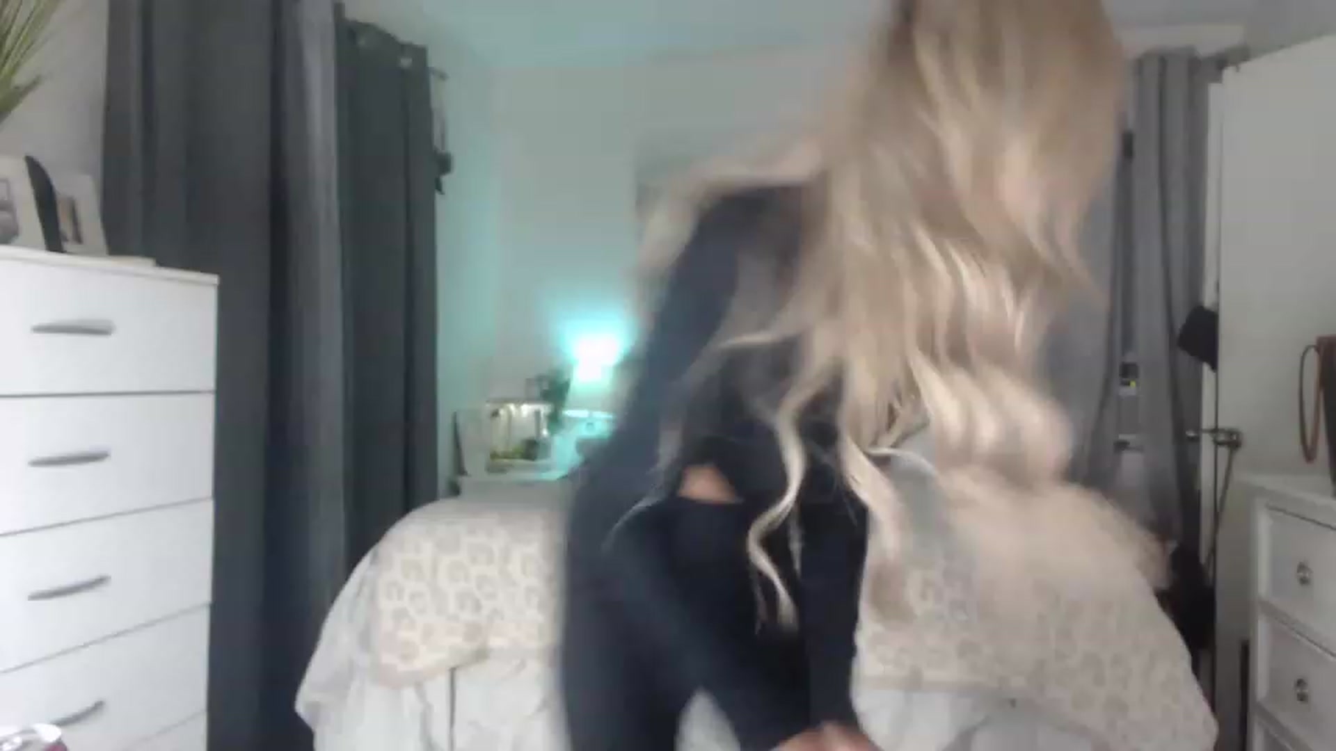 Gallery image thumbnail from Queen_bambii's myfreecams stream on, 06/08/2023, 08:07 image 4 of 20