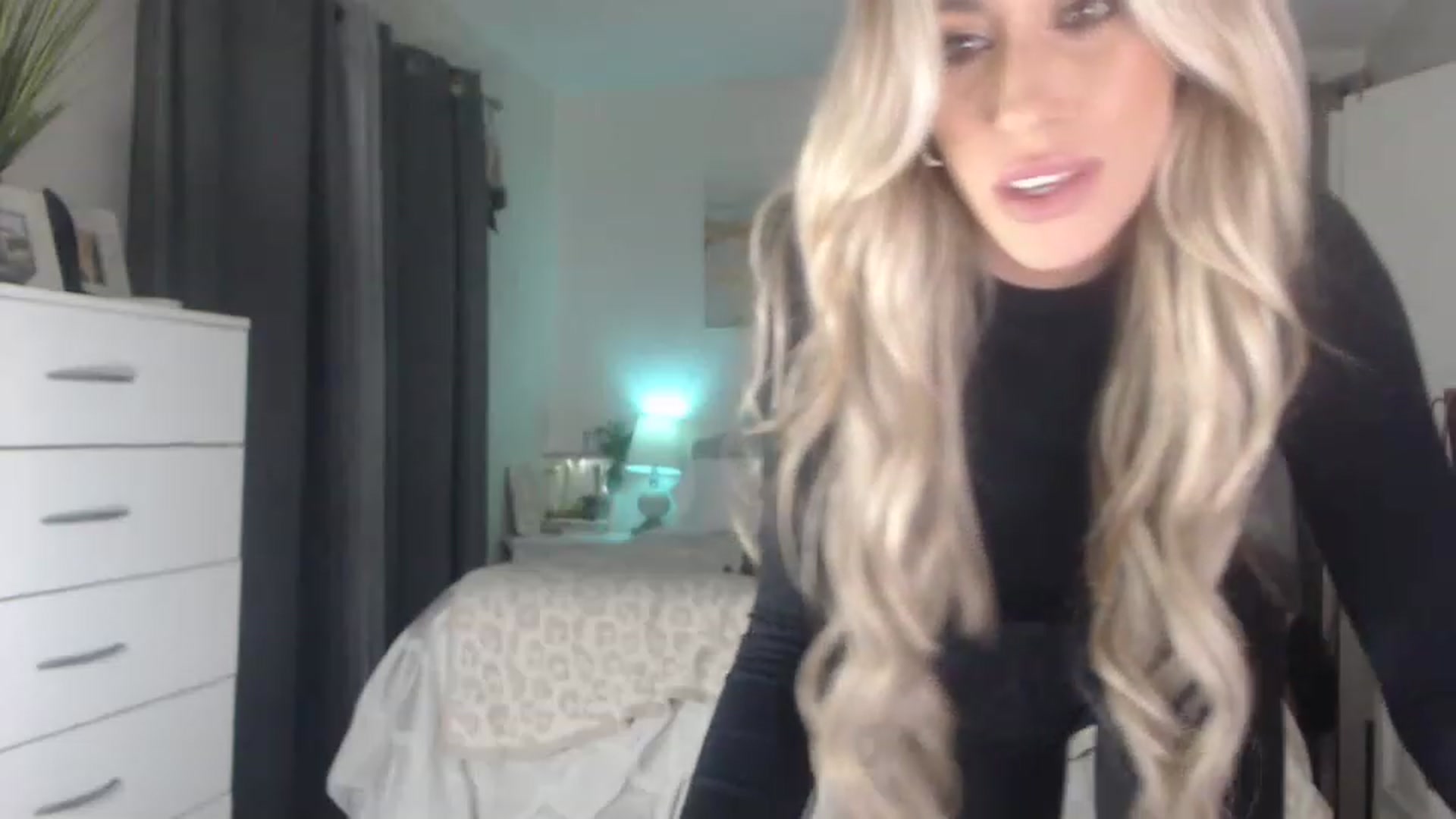 Gallery image thumbnail from Queen_bambii's myfreecams stream on, 06/08/2023, 08:07 image 13 of 20