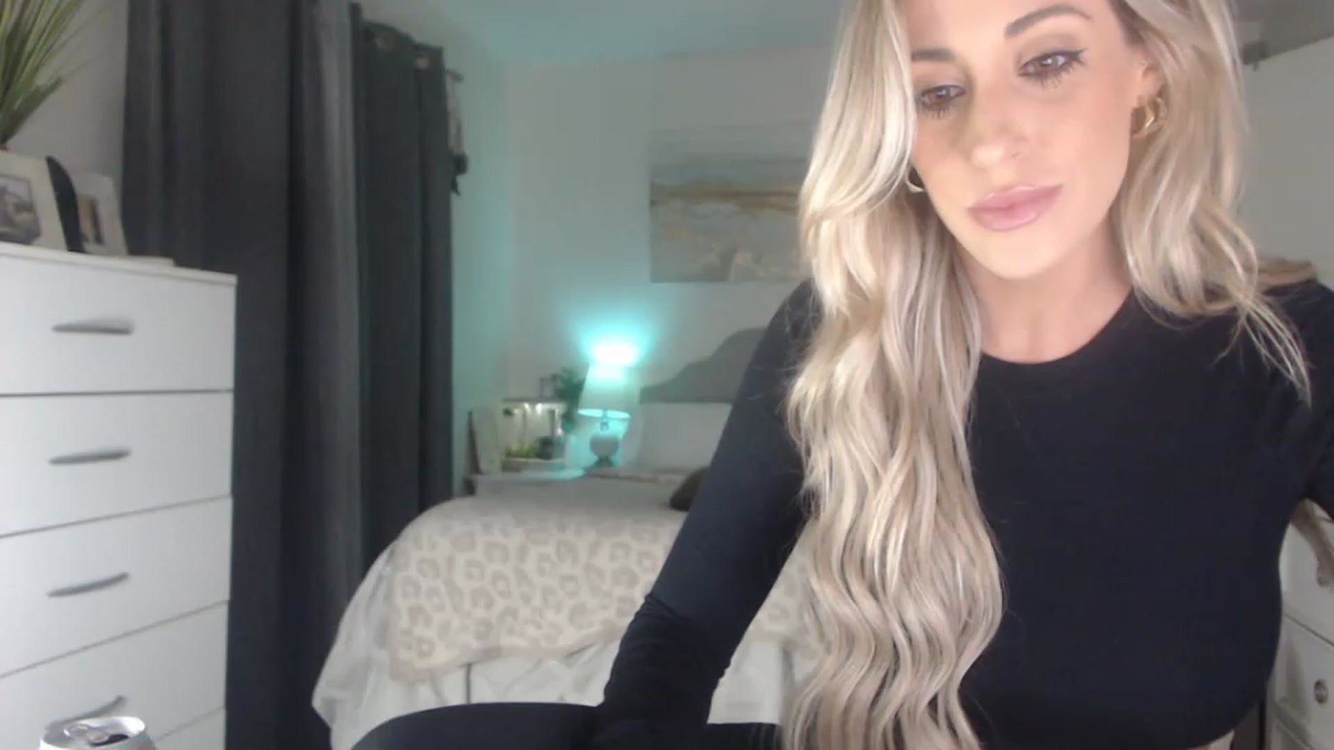 Gallery image thumbnail from Queen_bambii's myfreecams stream on, 06/08/2023, 08:07 image 3 of 20