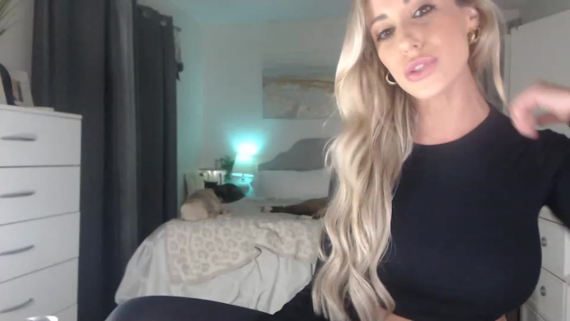 Gallery image thumbnail from Queen_bambii's myfreecams stream on, 06/08/2023, 08:07 image 8 of 20